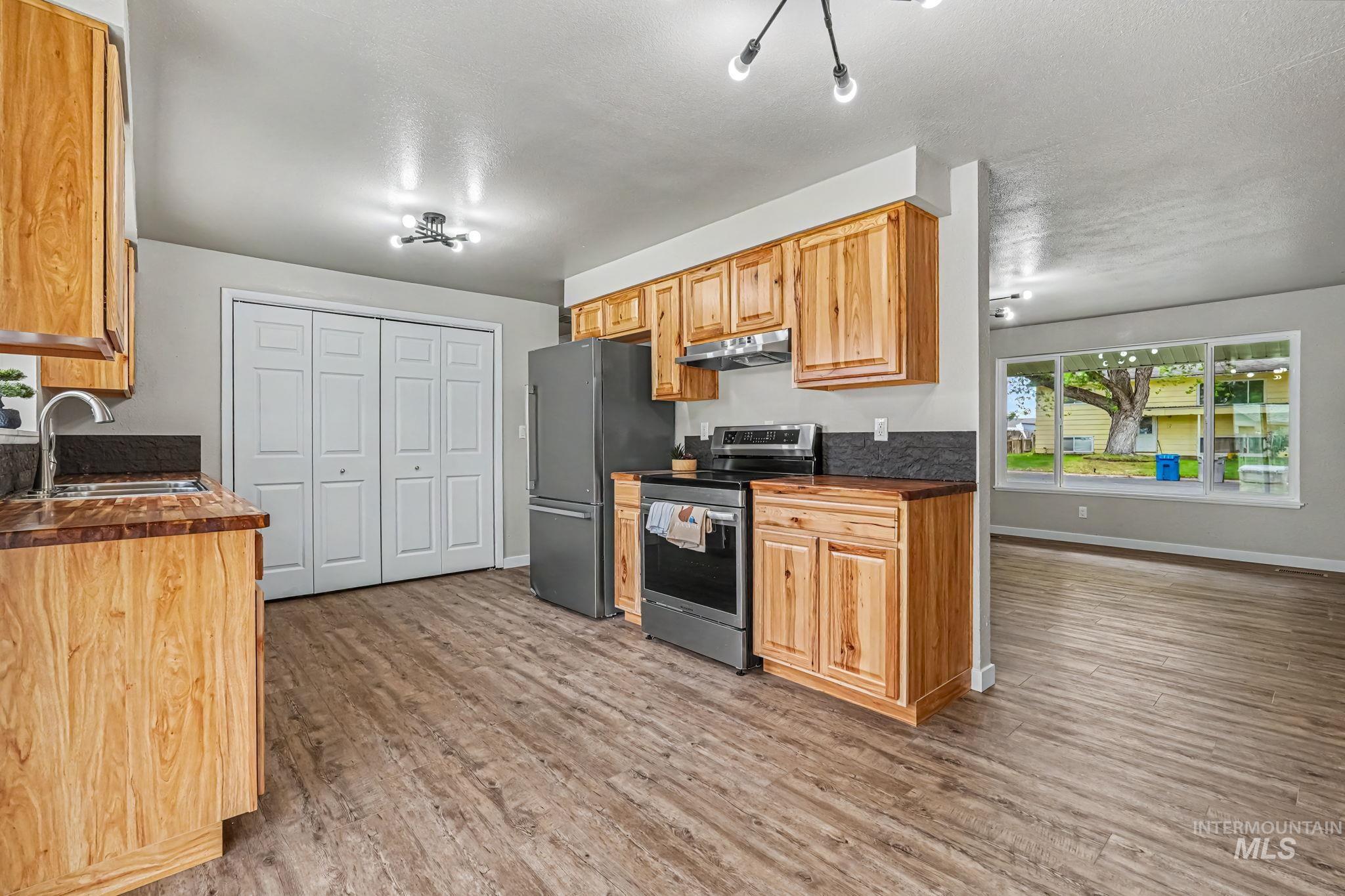 8 S Canyon Dr