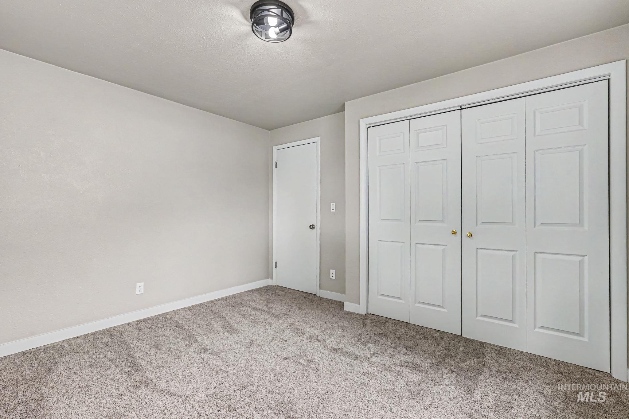8 S Canyon Dr