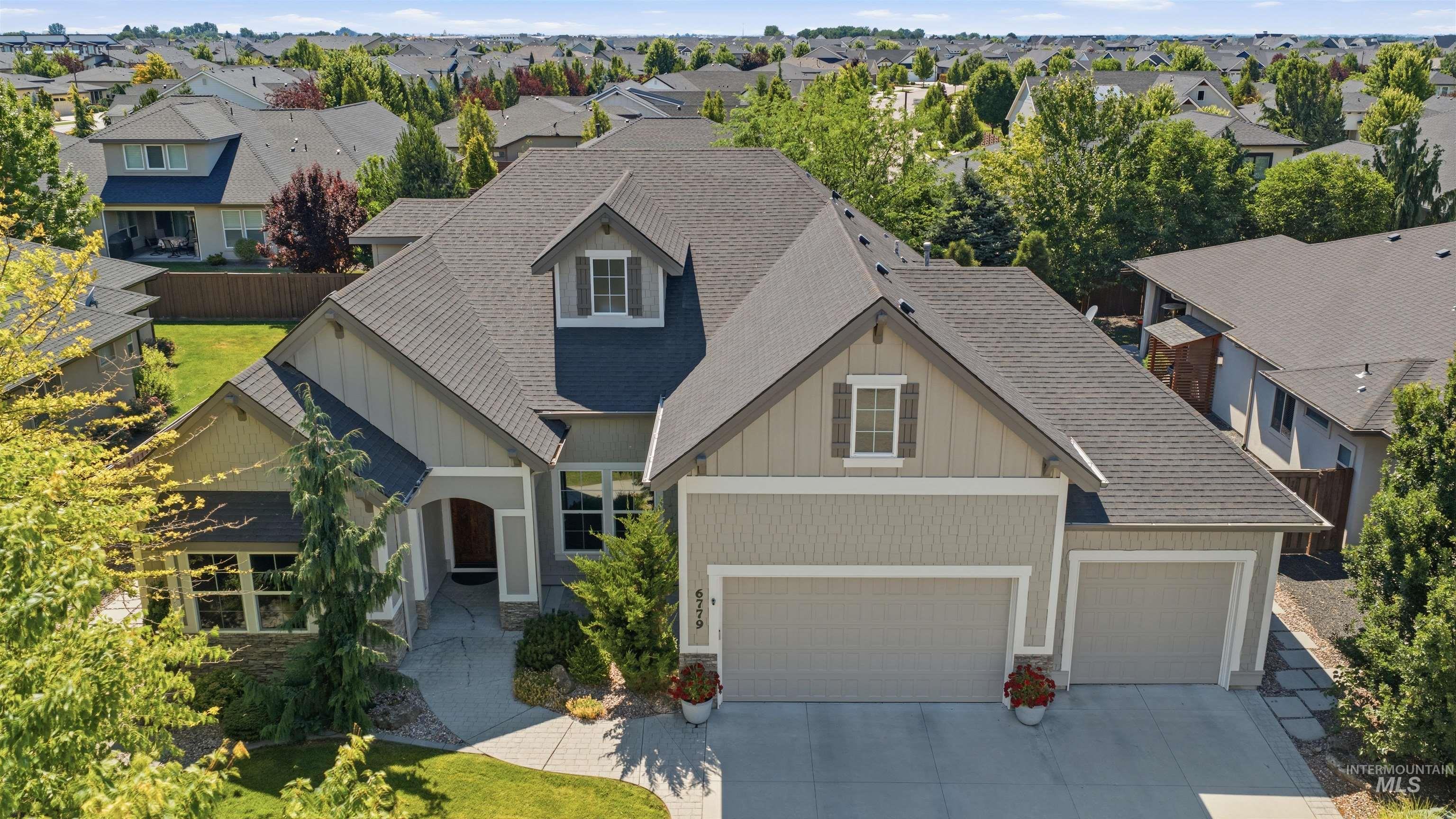 6779 N Pira Avenue