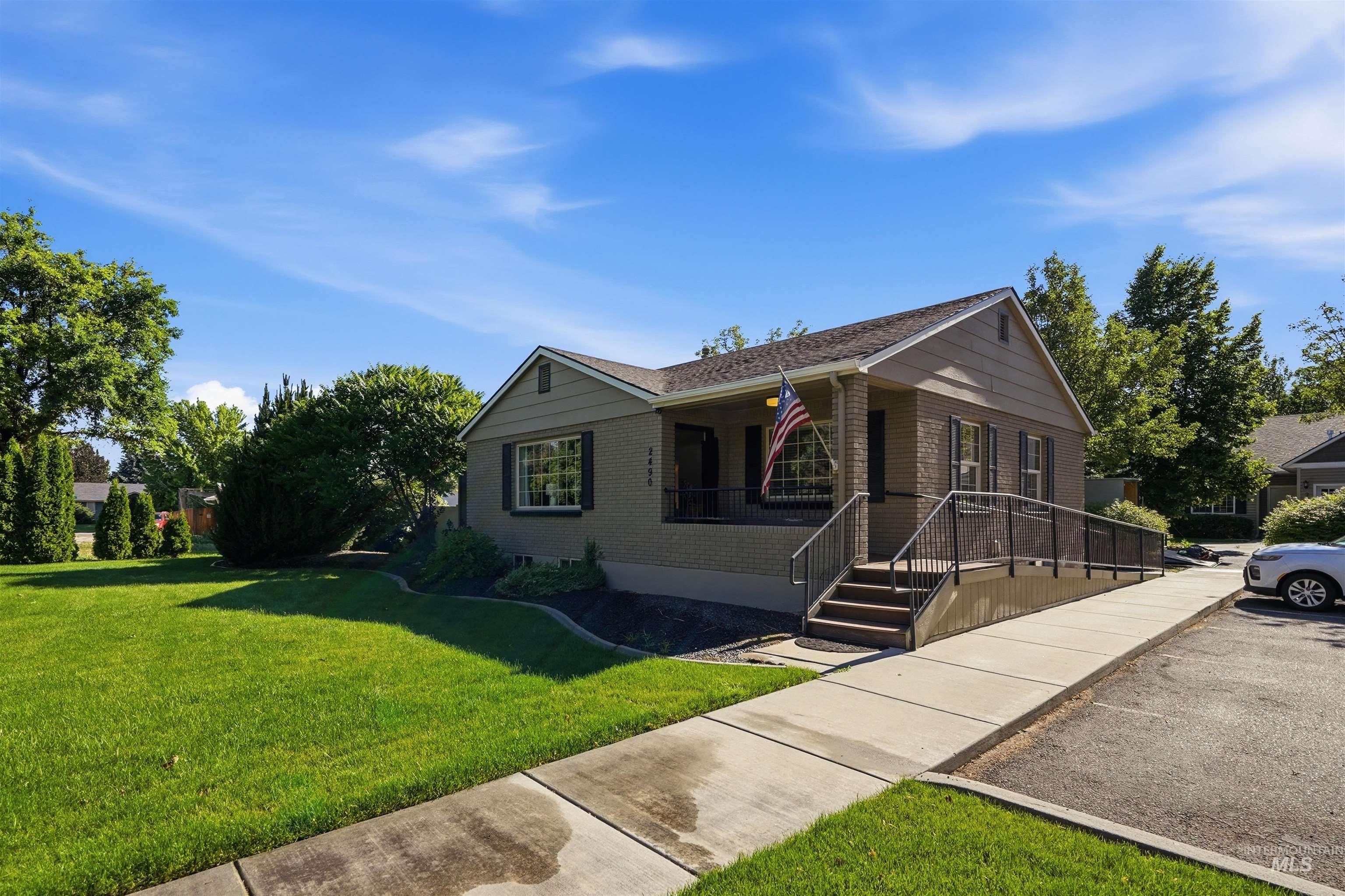 2490 N Locust Grove