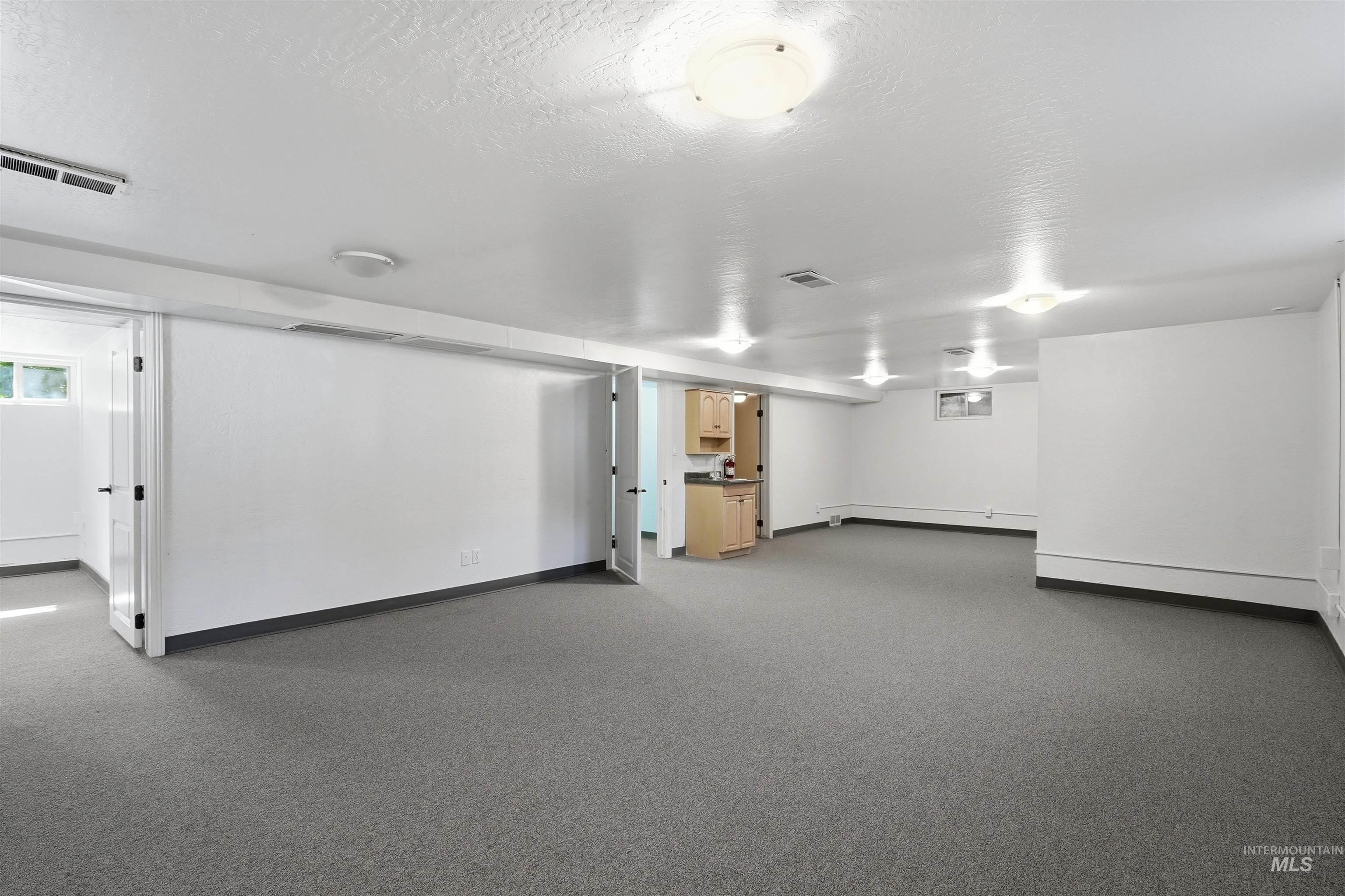 2490 N Locust Grove