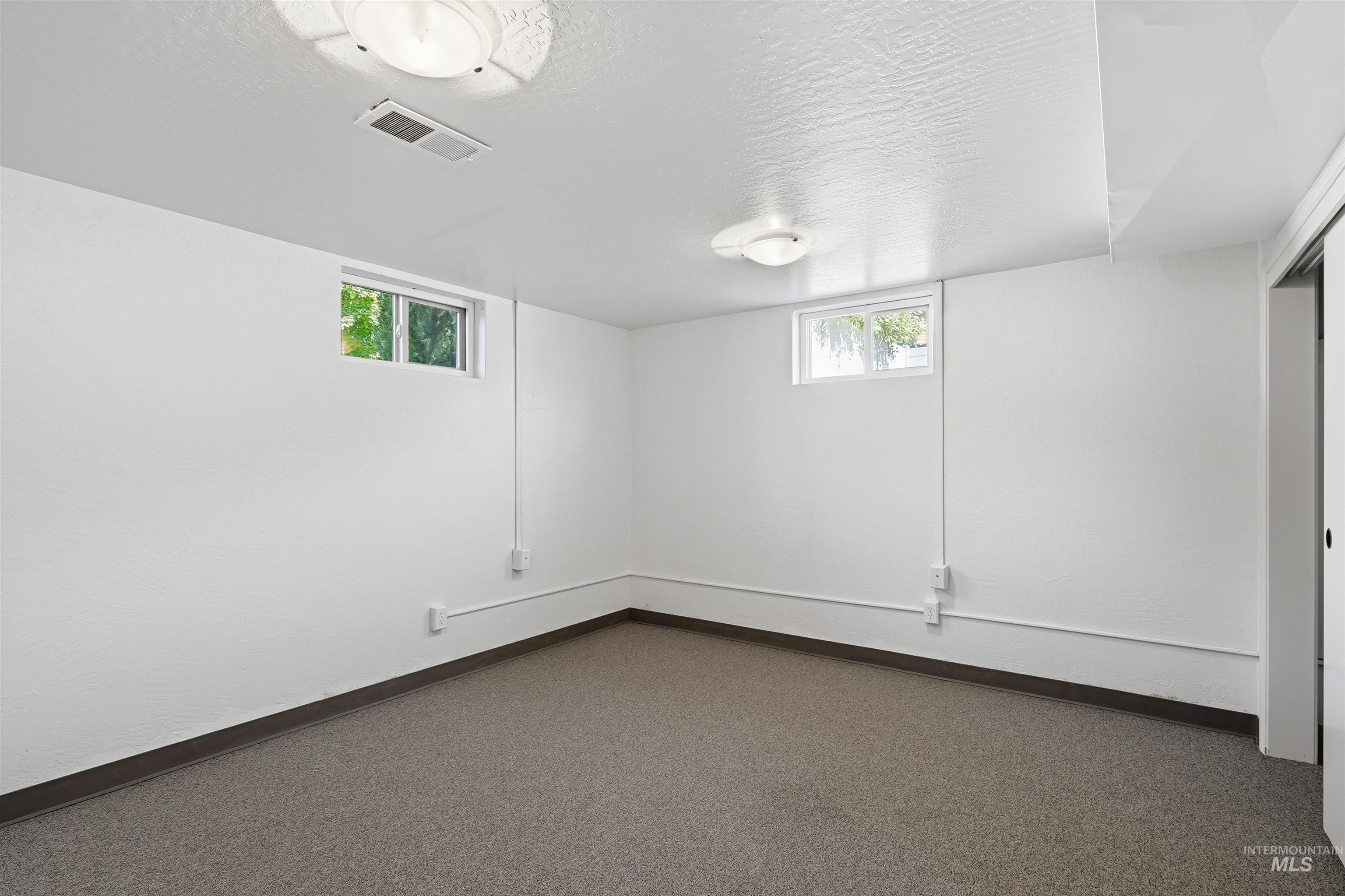 2490 N Locust Grove