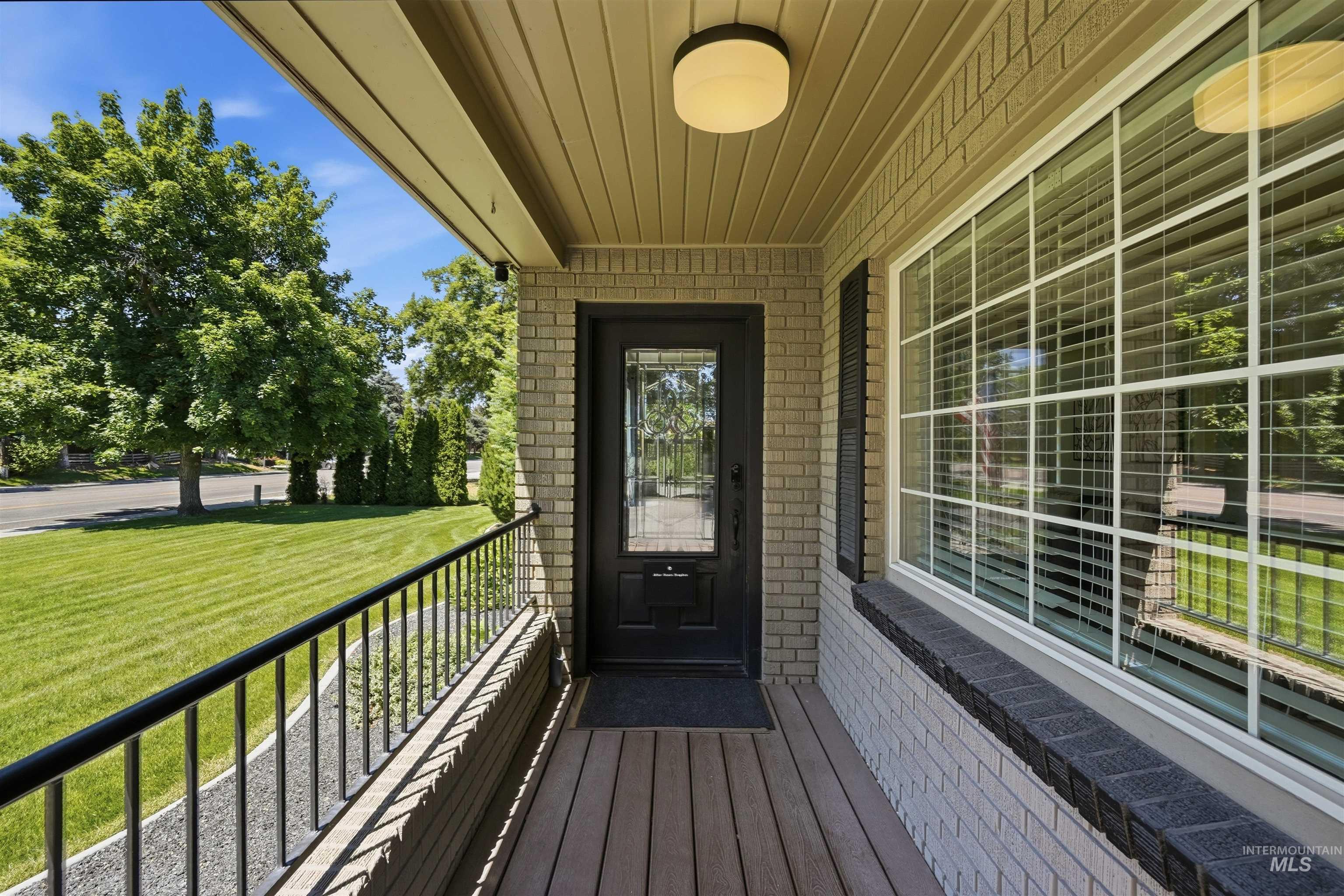 2490 N Locust Grove