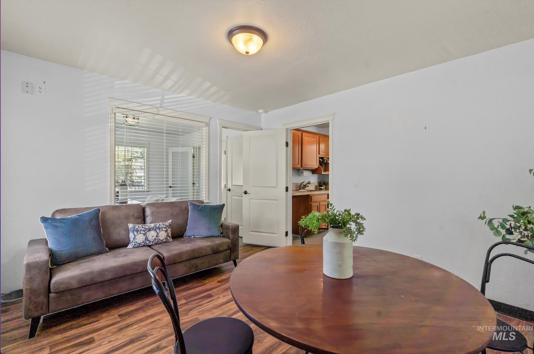 2490 N Locust Grove