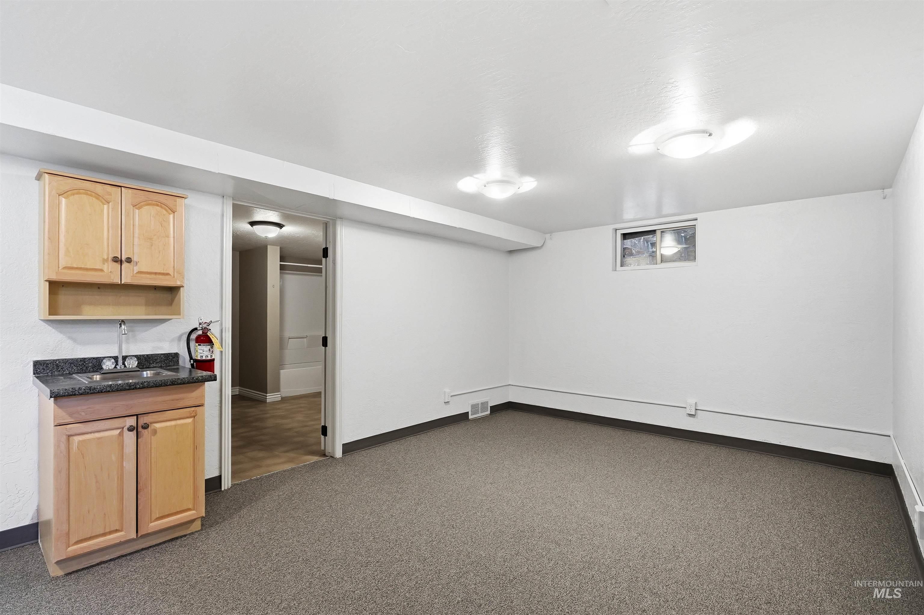 2490 N Locust Grove