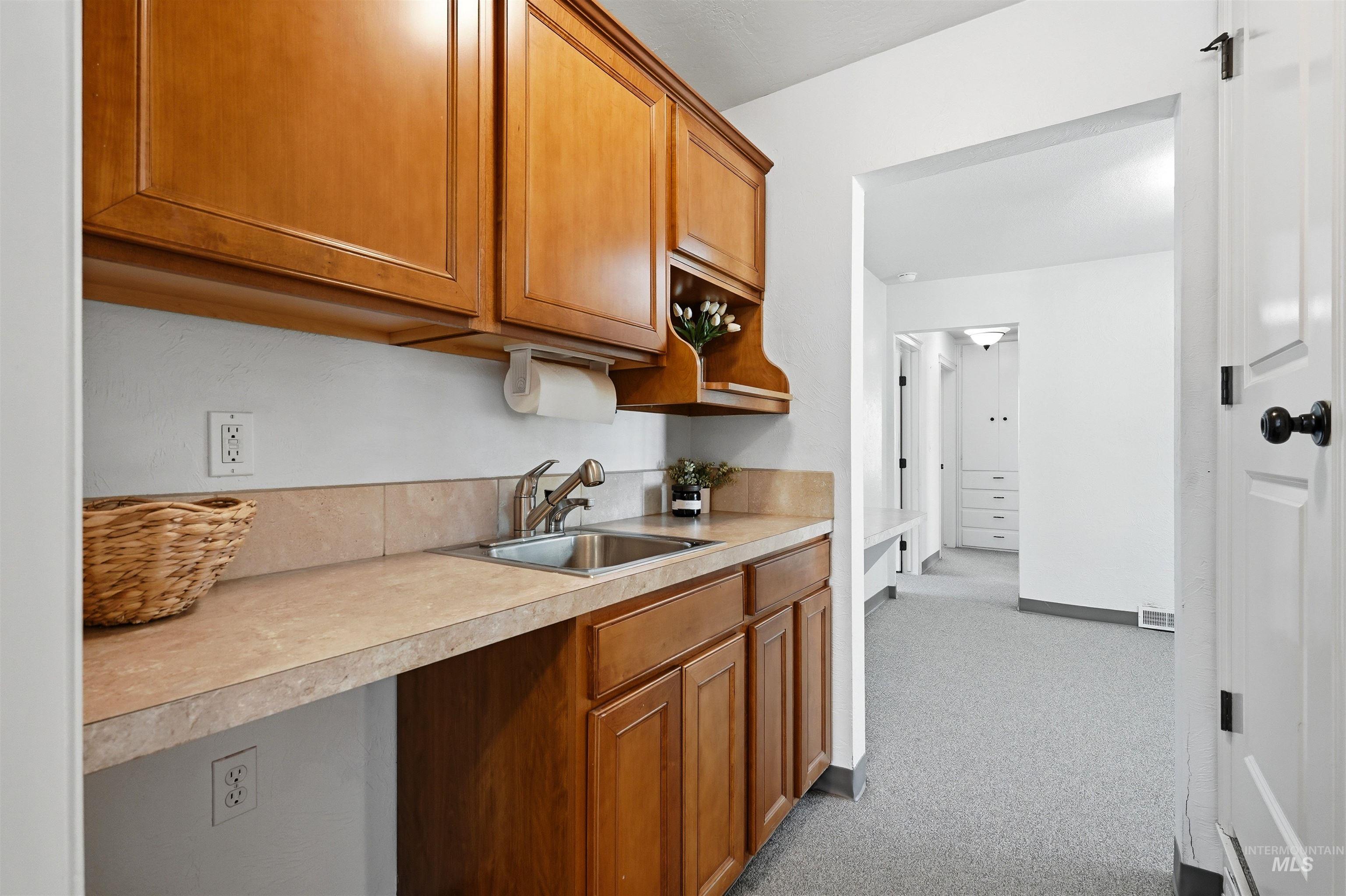 2490 N Locust Grove