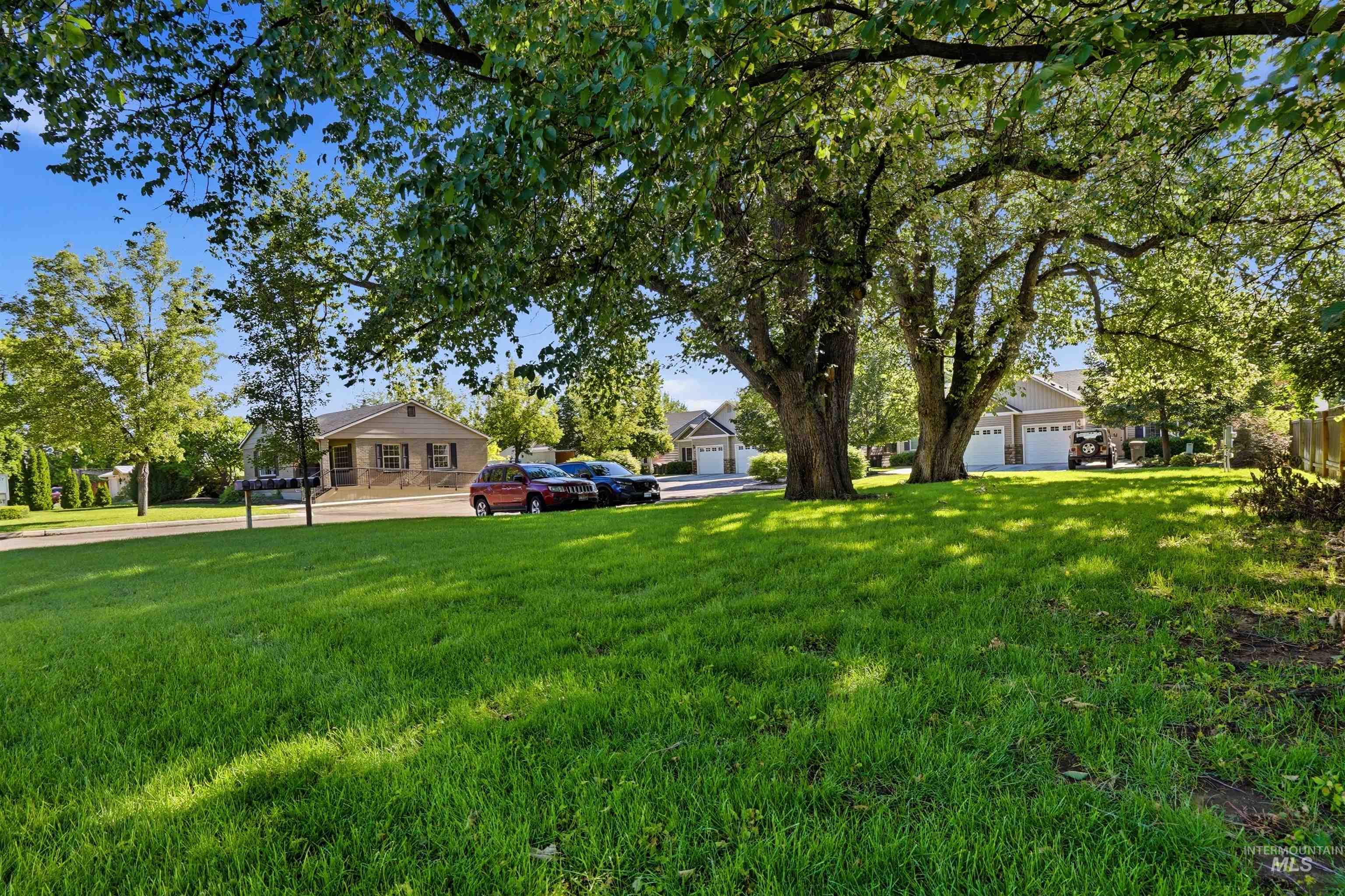 2490 N Locust Grove
