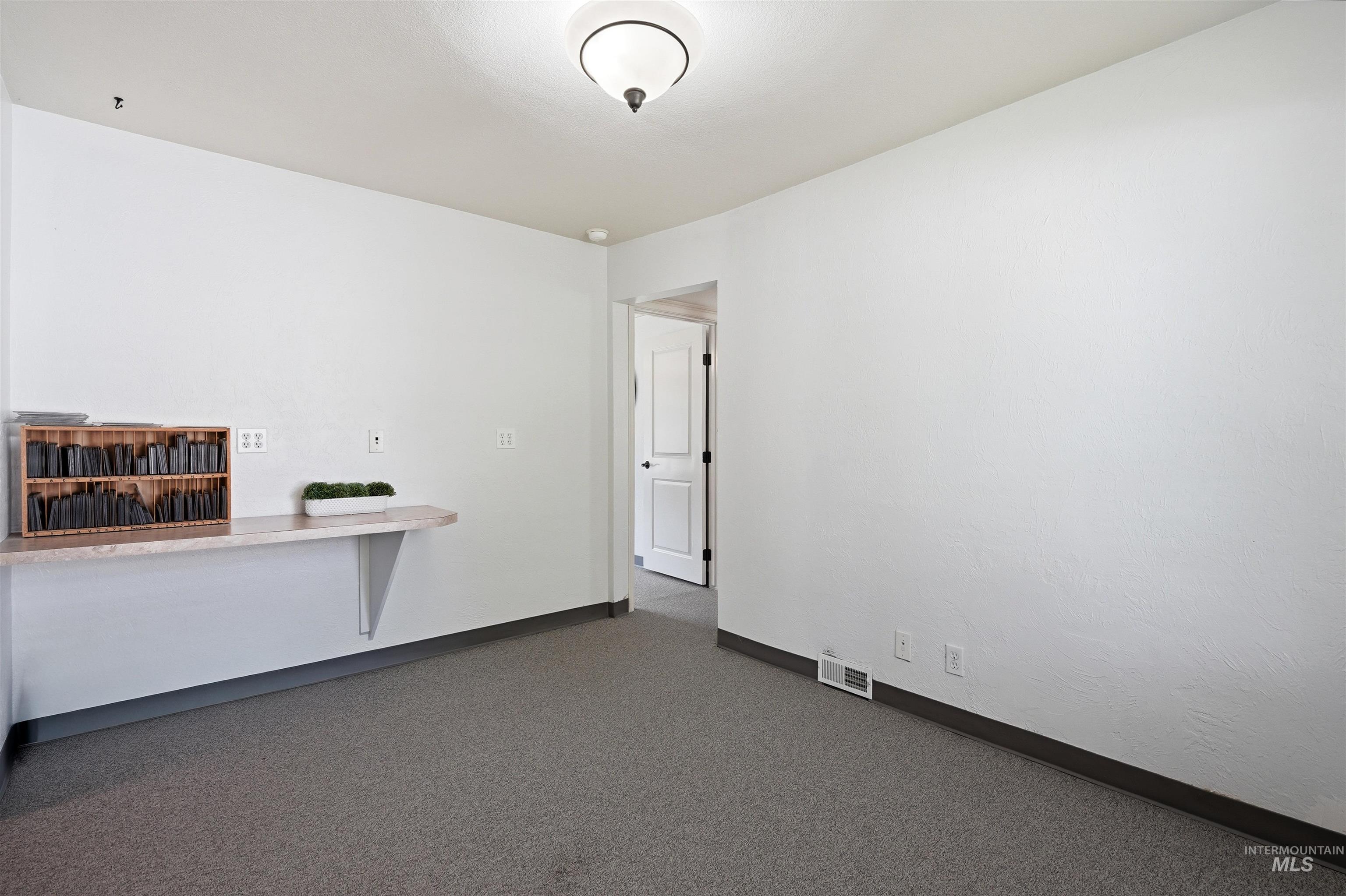 2490 N Locust Grove