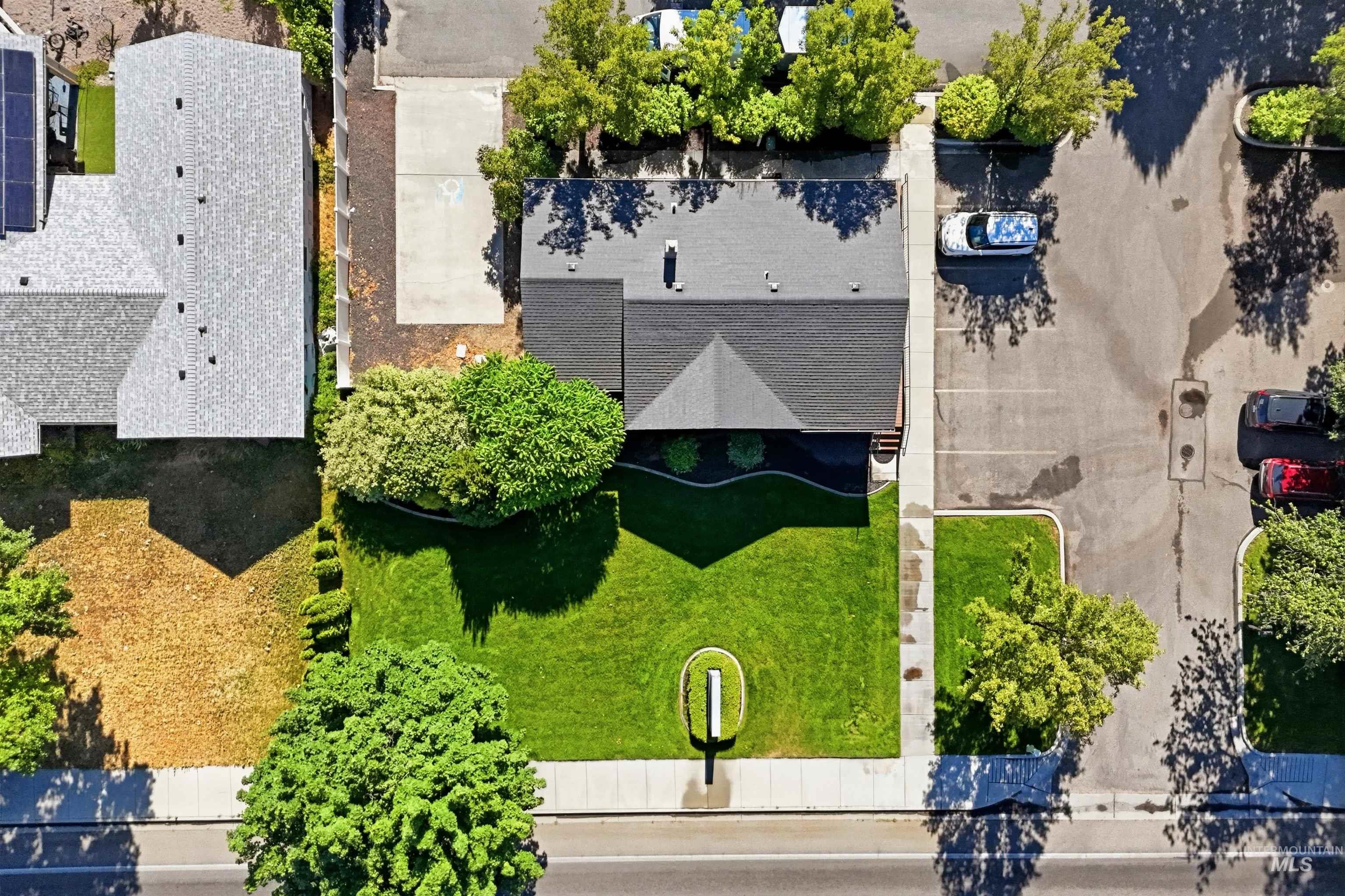 2490 N Locust Grove