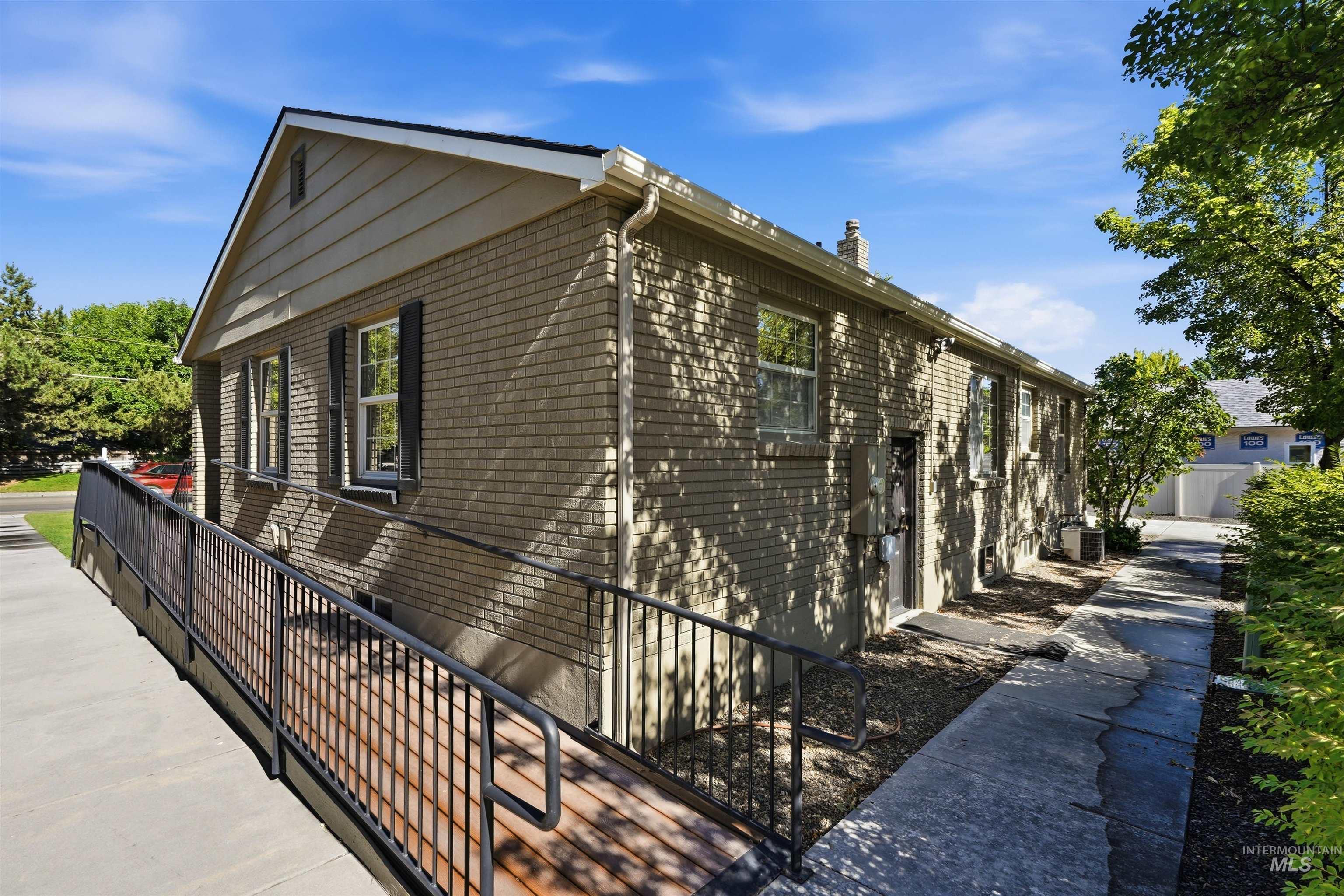 2490 N Locust Grove