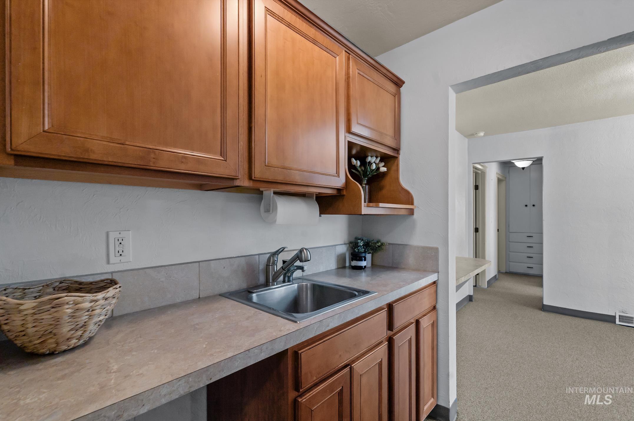 2490 N Locust Grove
