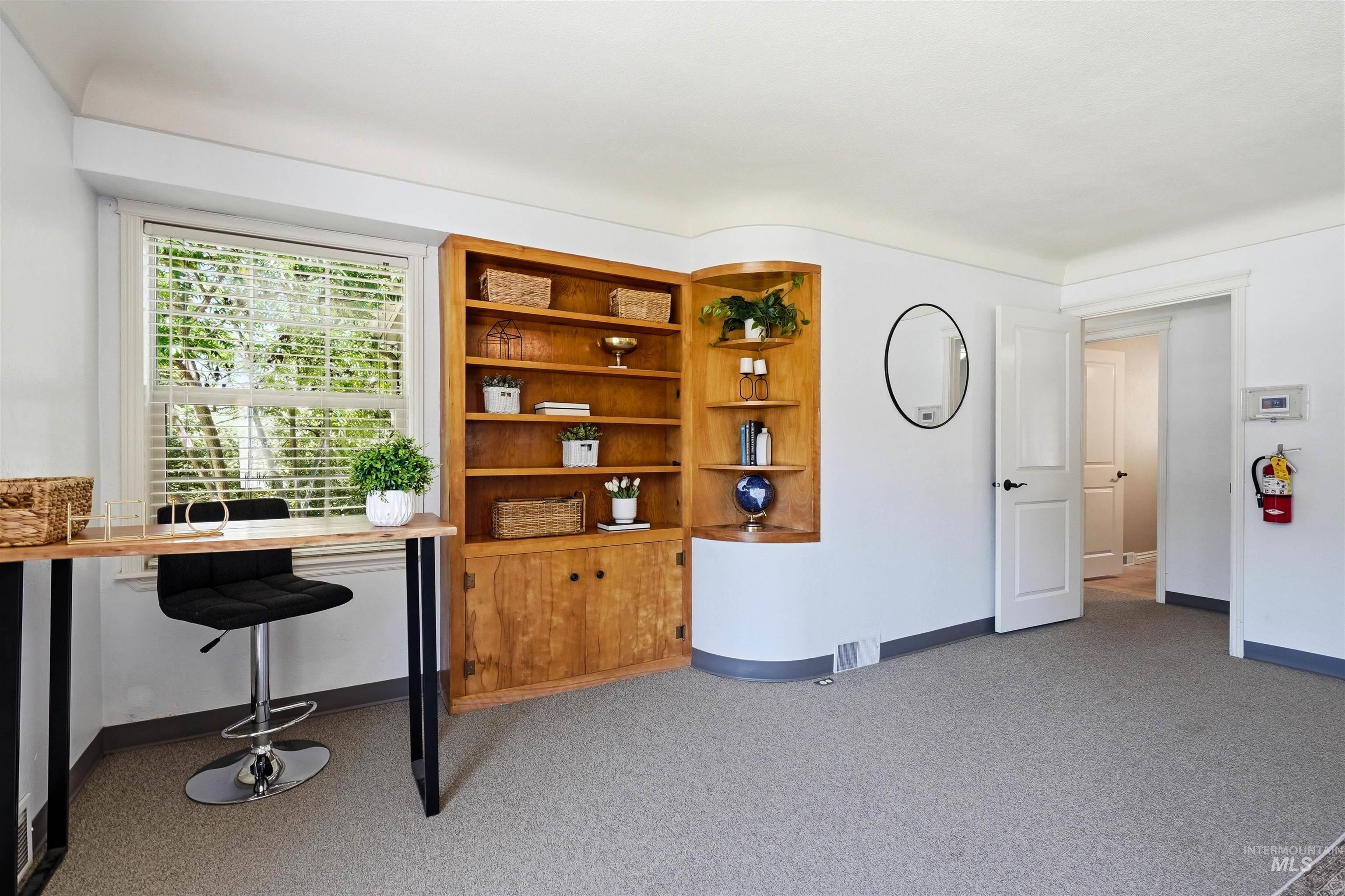 2490 N Locust Grove