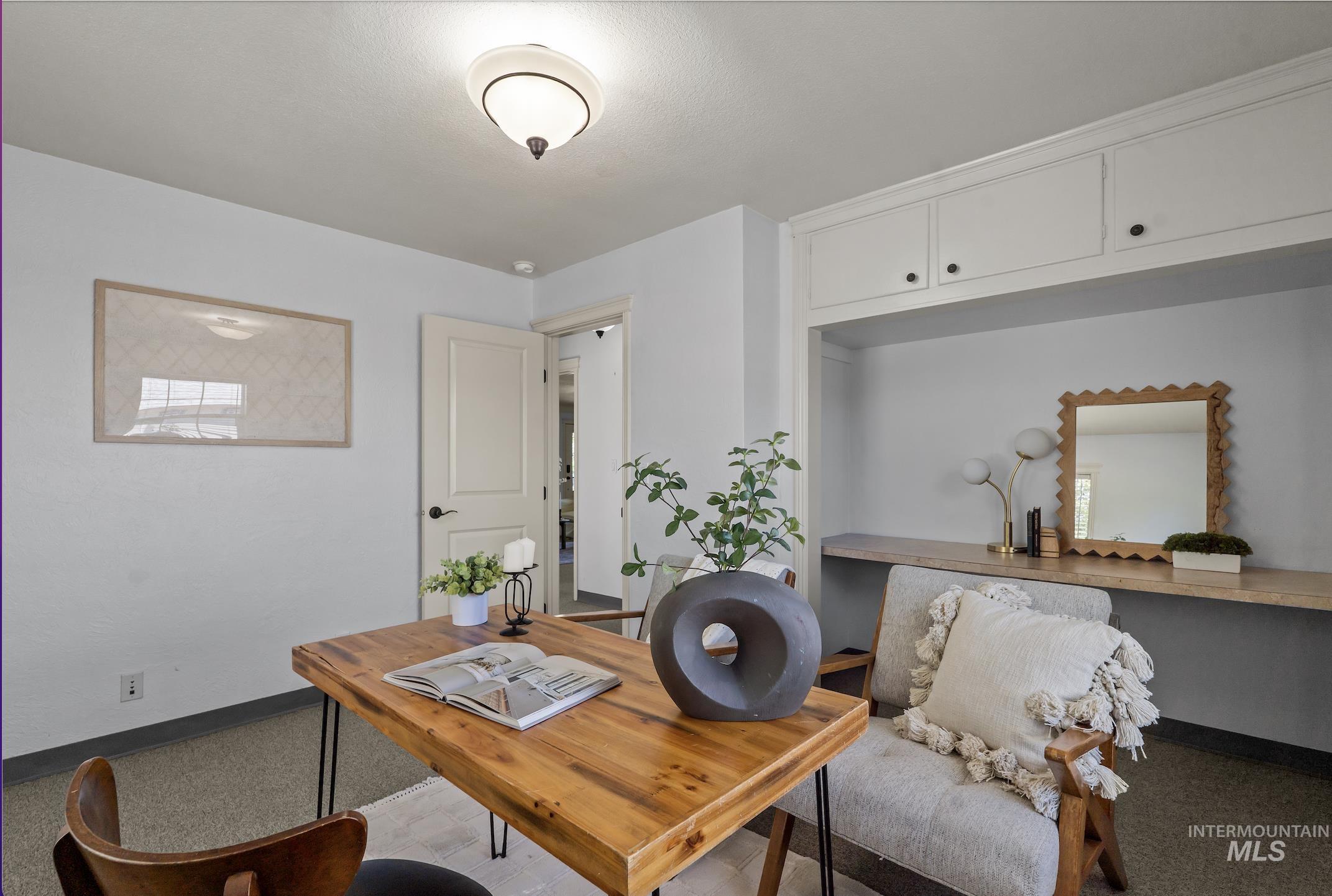 2490 N Locust Grove