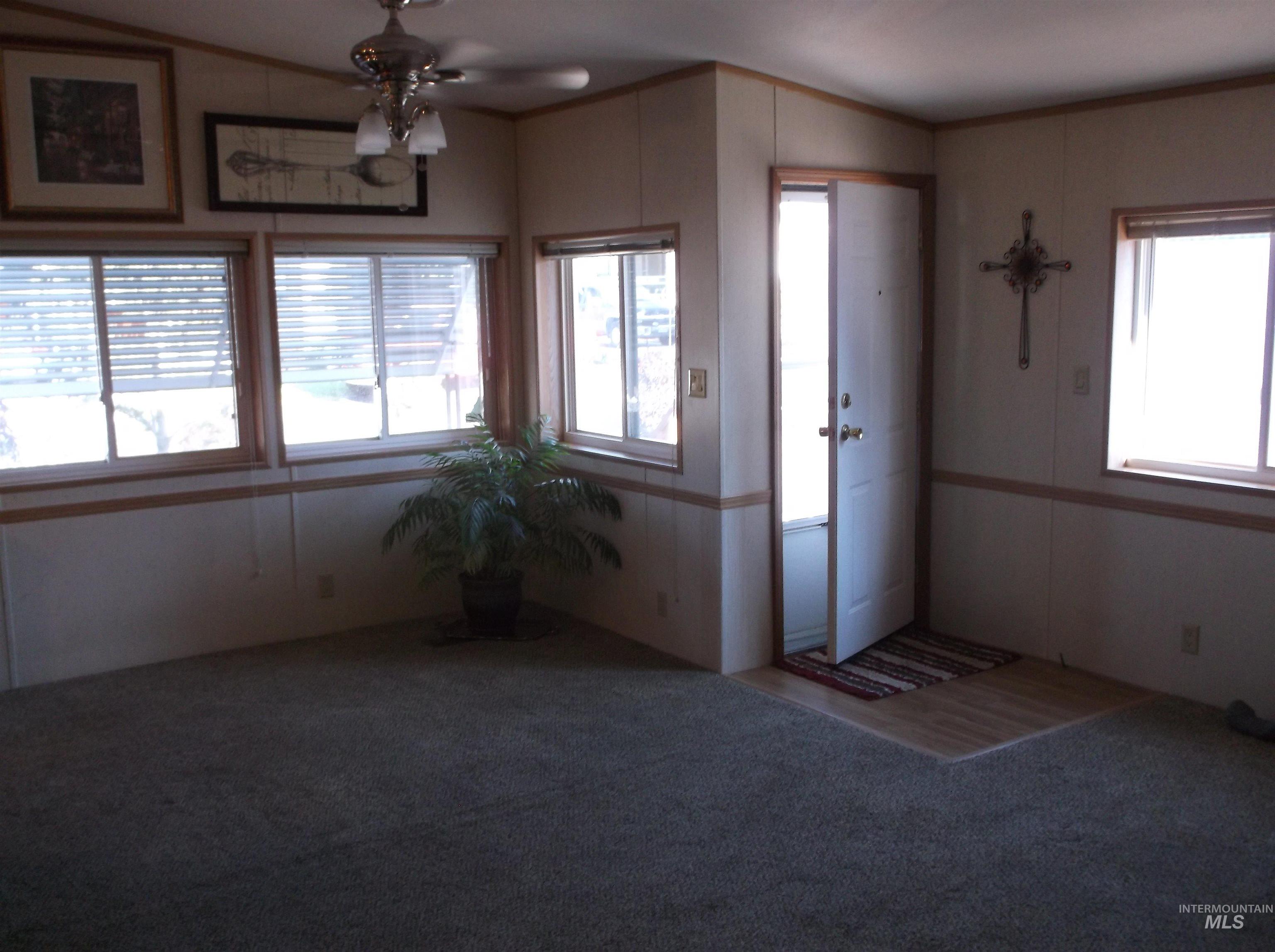 8048 N Roe Lane