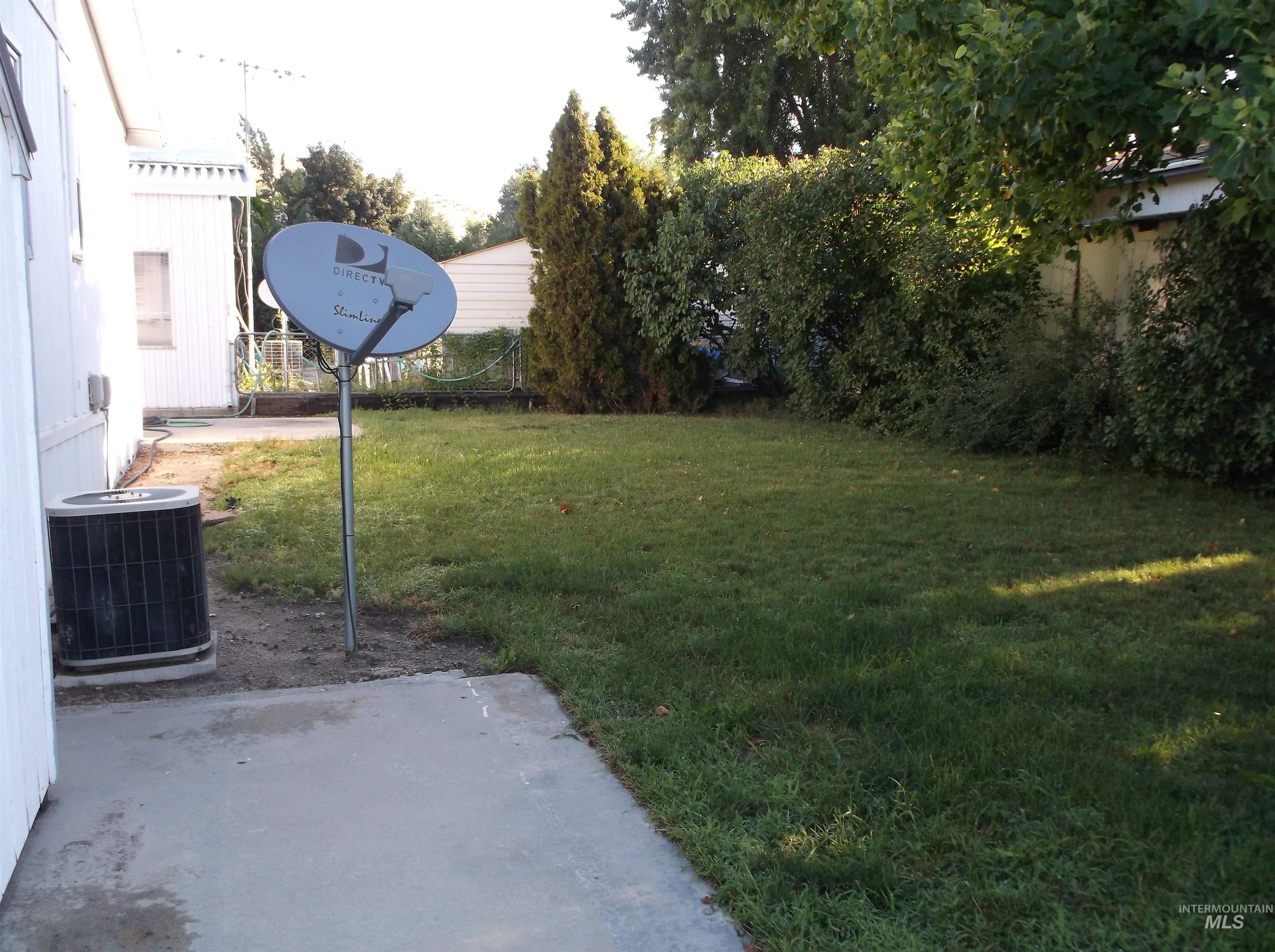 8048 N Roe Lane