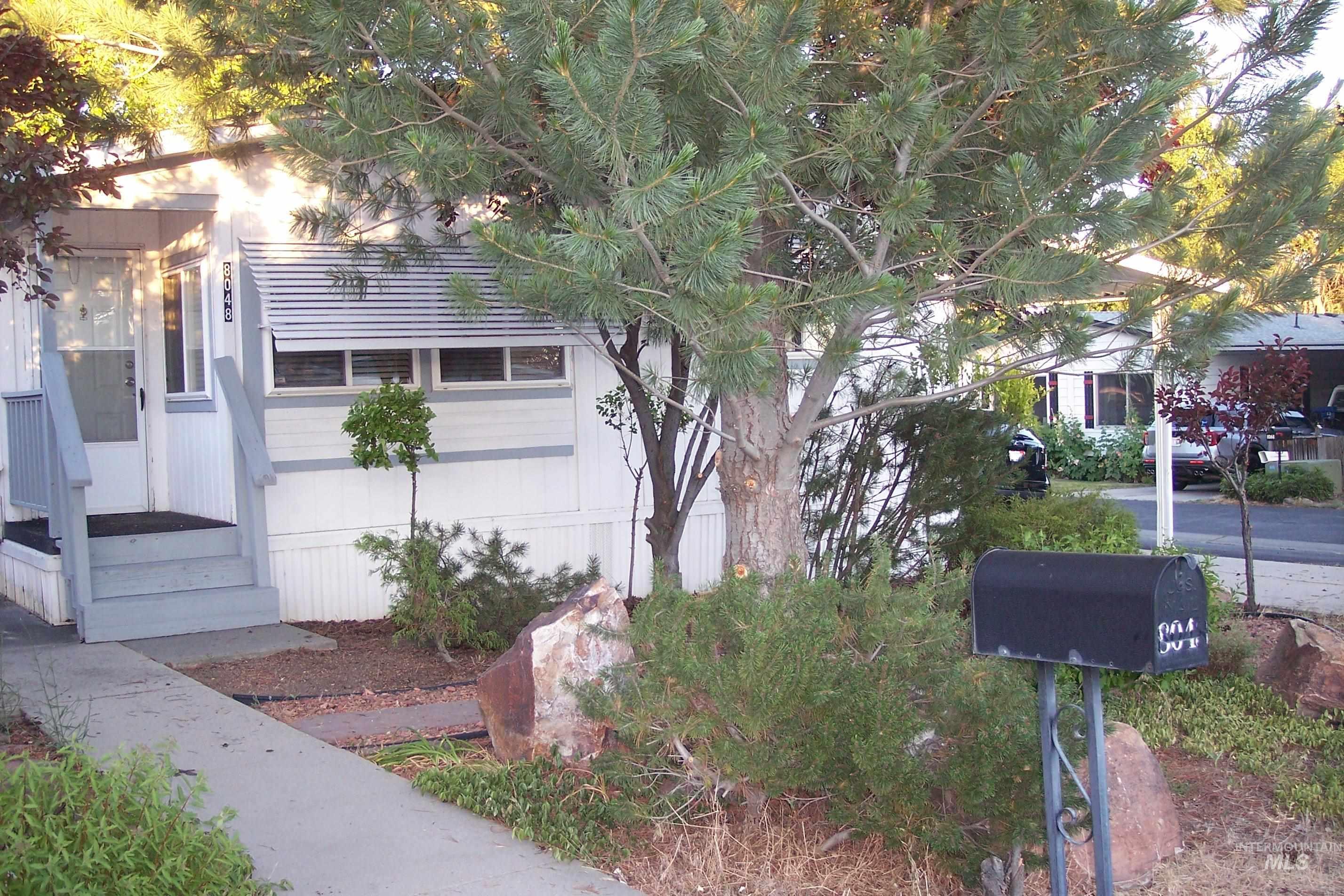 8048 N Roe Lane