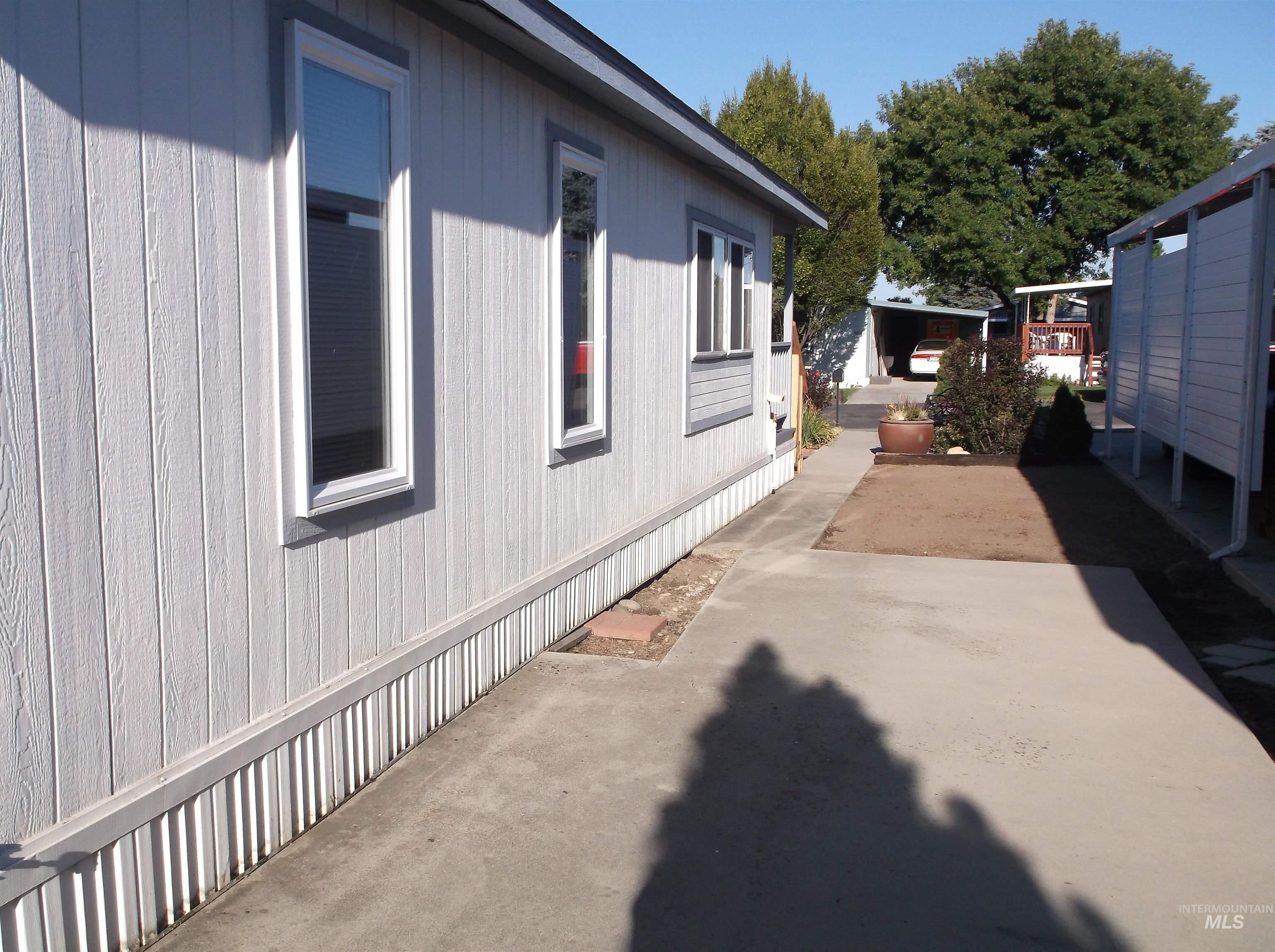8048 N Roe Lane