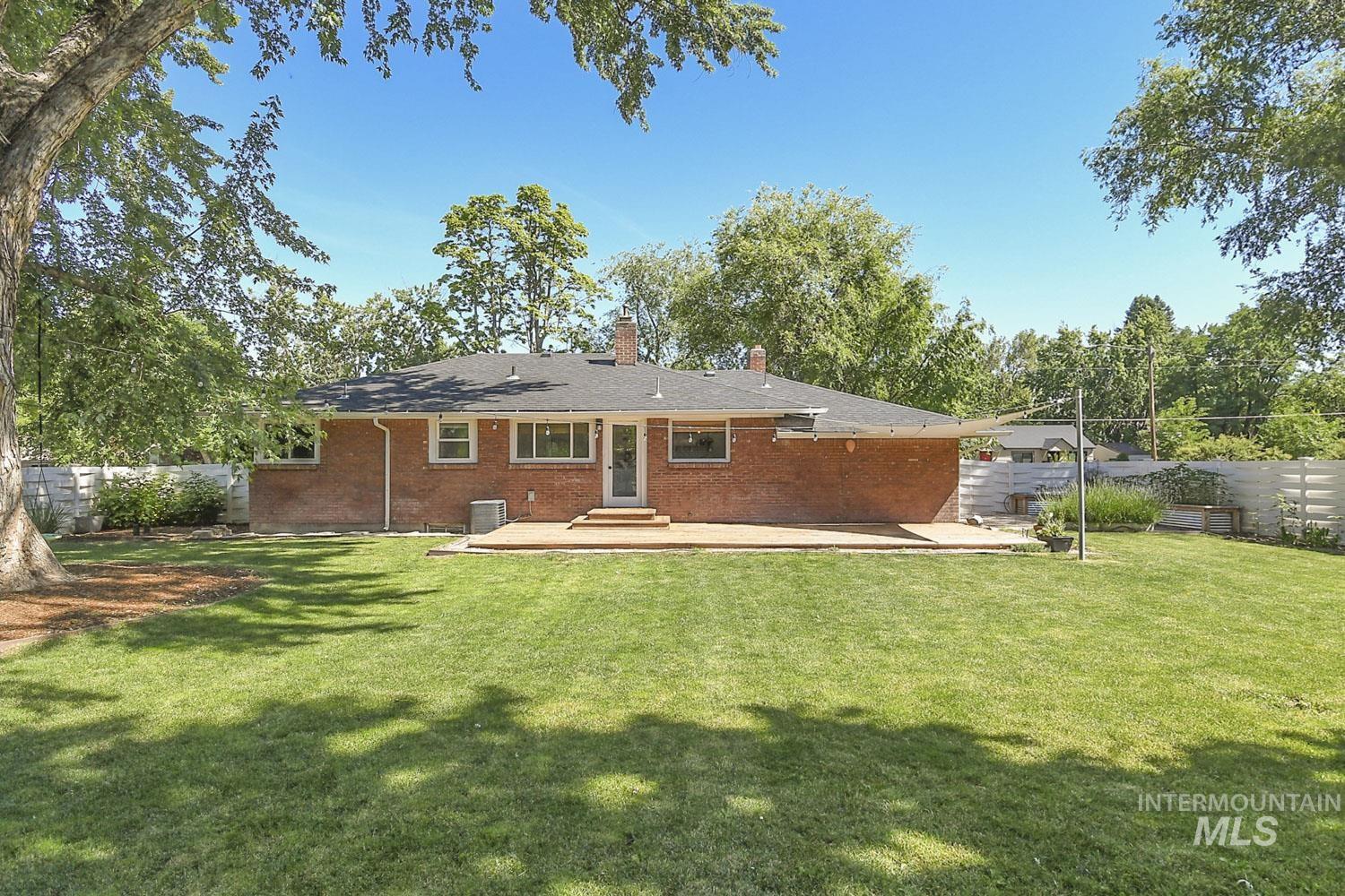 2379 W Palouse St