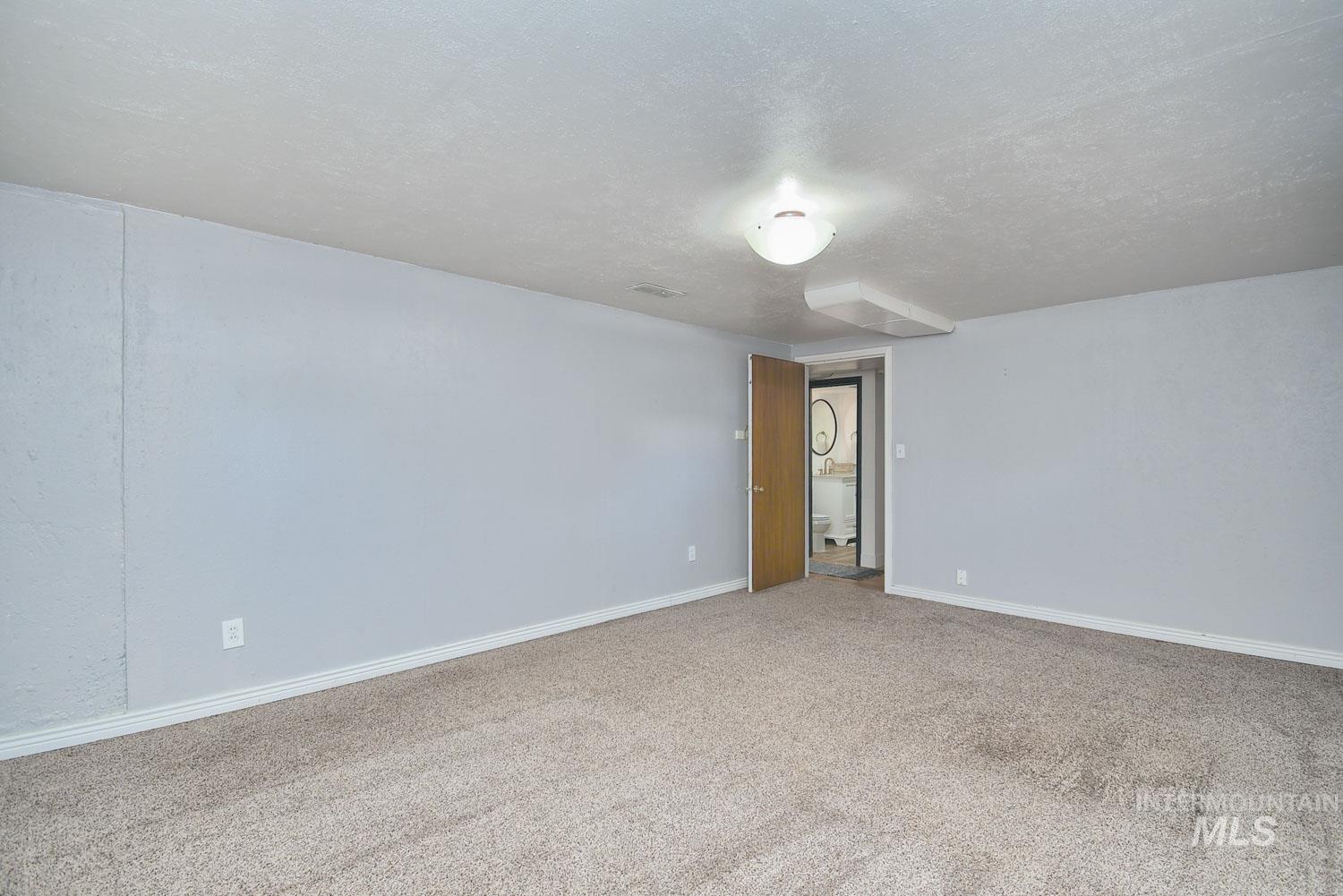 2379 W Palouse St