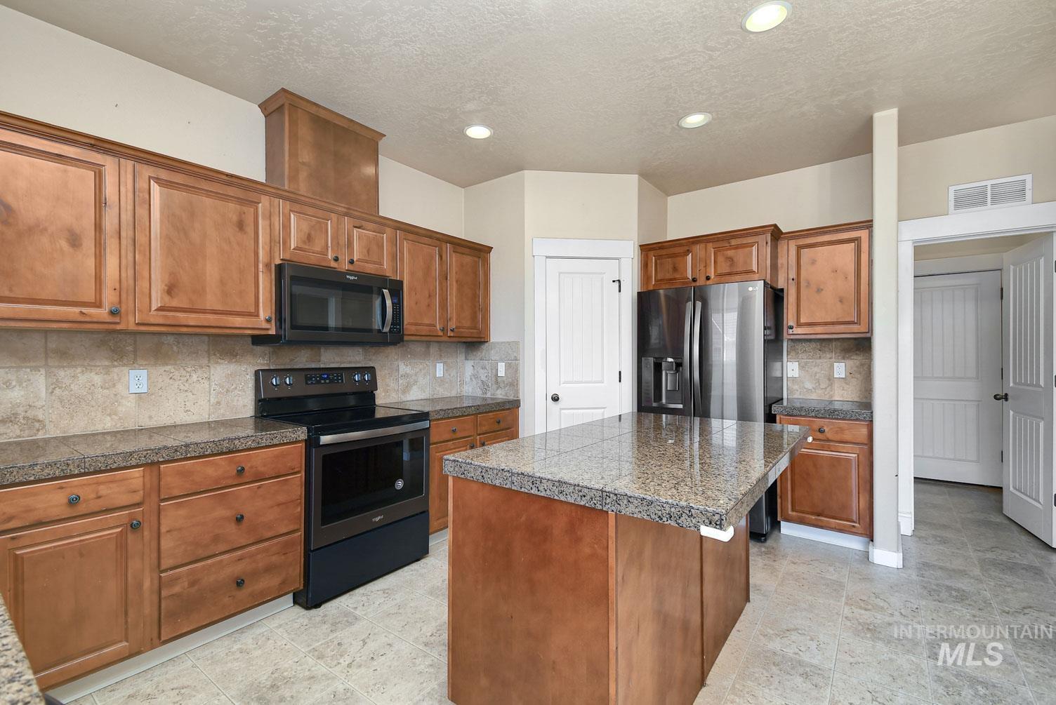 2523 Summercrest