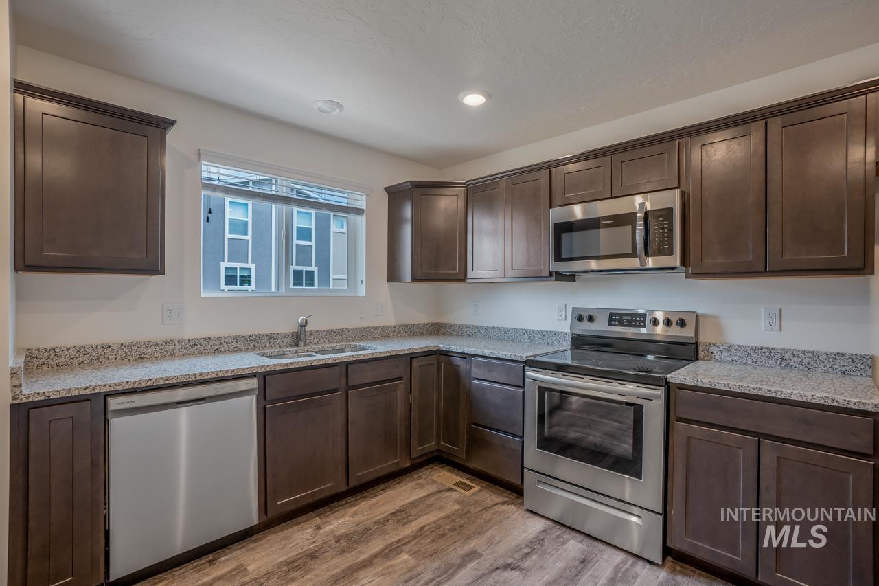3710 N Centrepoint Way Bldg Q