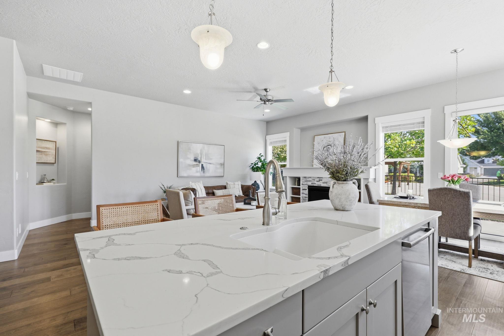 2524 E Picard Dr
