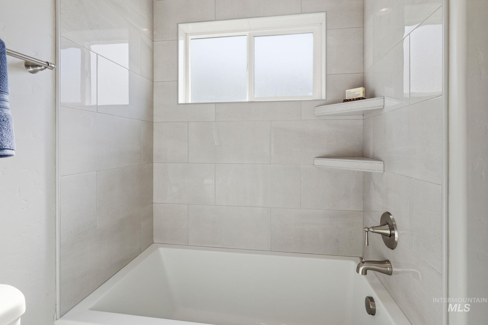 2524 E Picard Dr