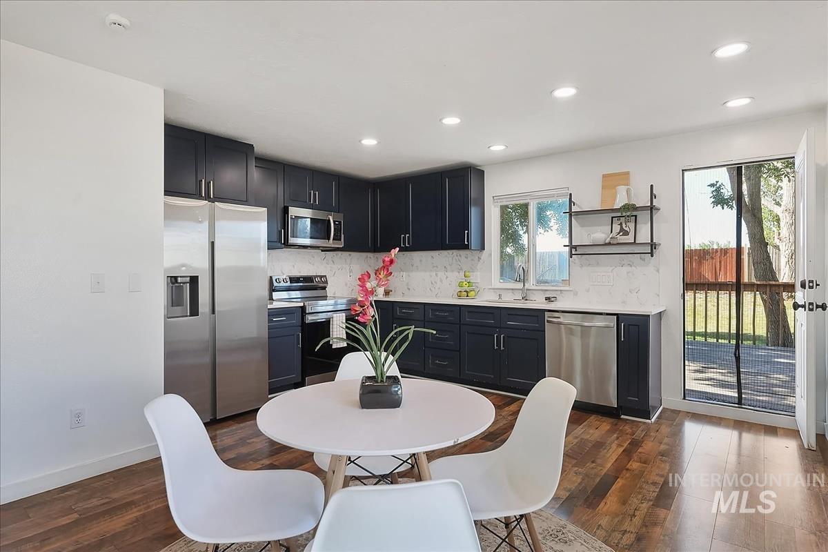 1697 W 4th