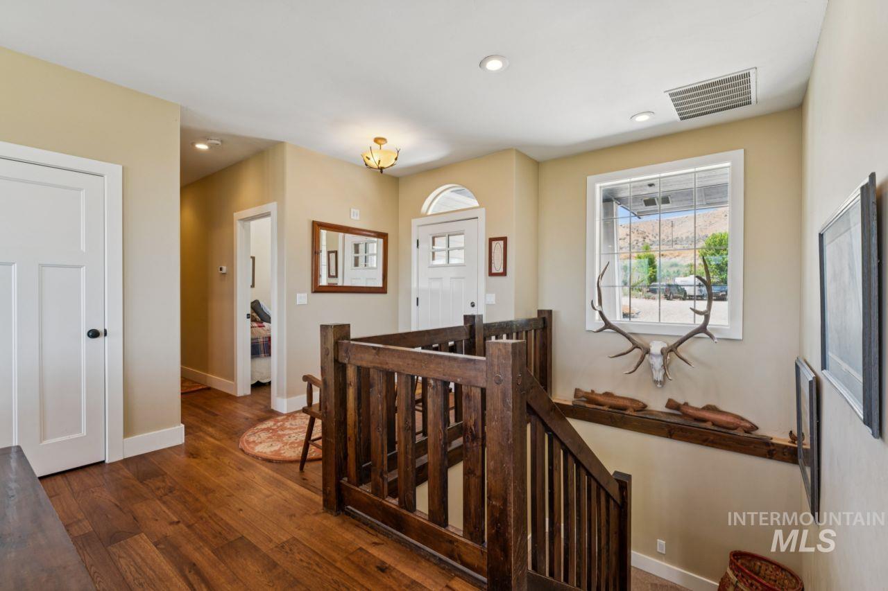 7305 Mustang Ln