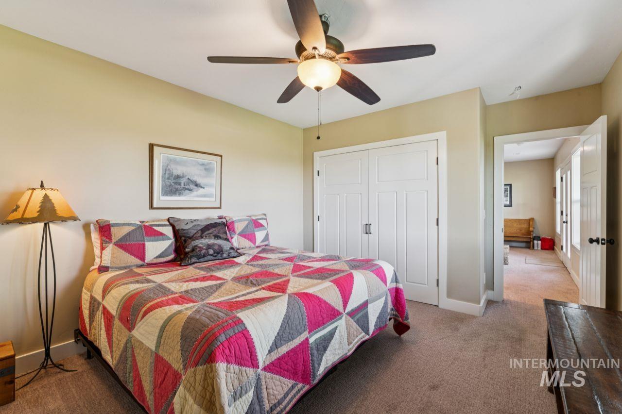 7305 Mustang Ln