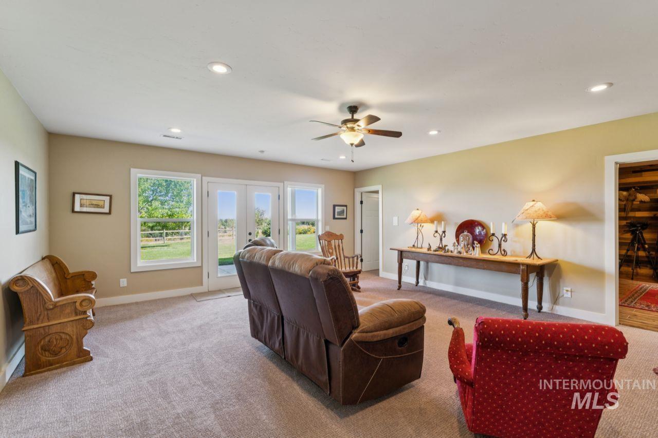 7305 Mustang Ln
