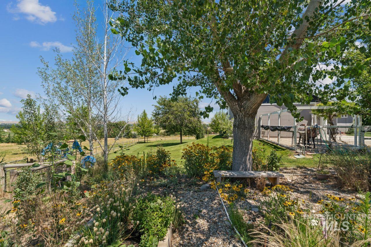 7305 Mustang Ln