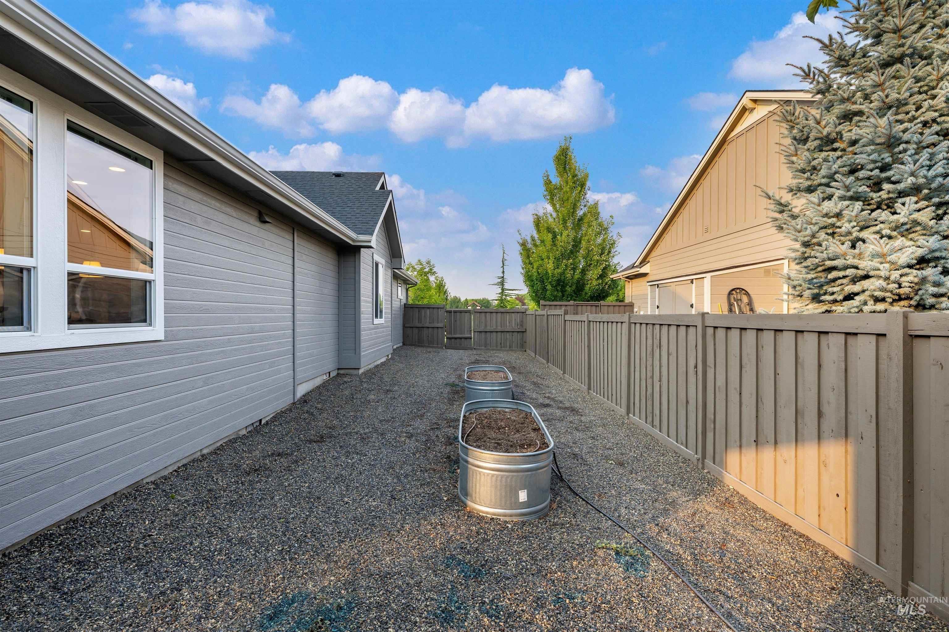 1789 N Tullshire