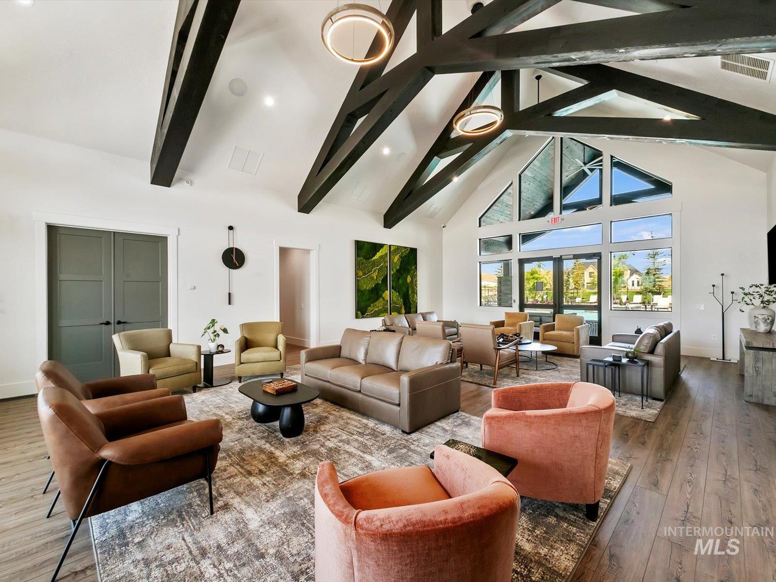 3609 N Templeton Way