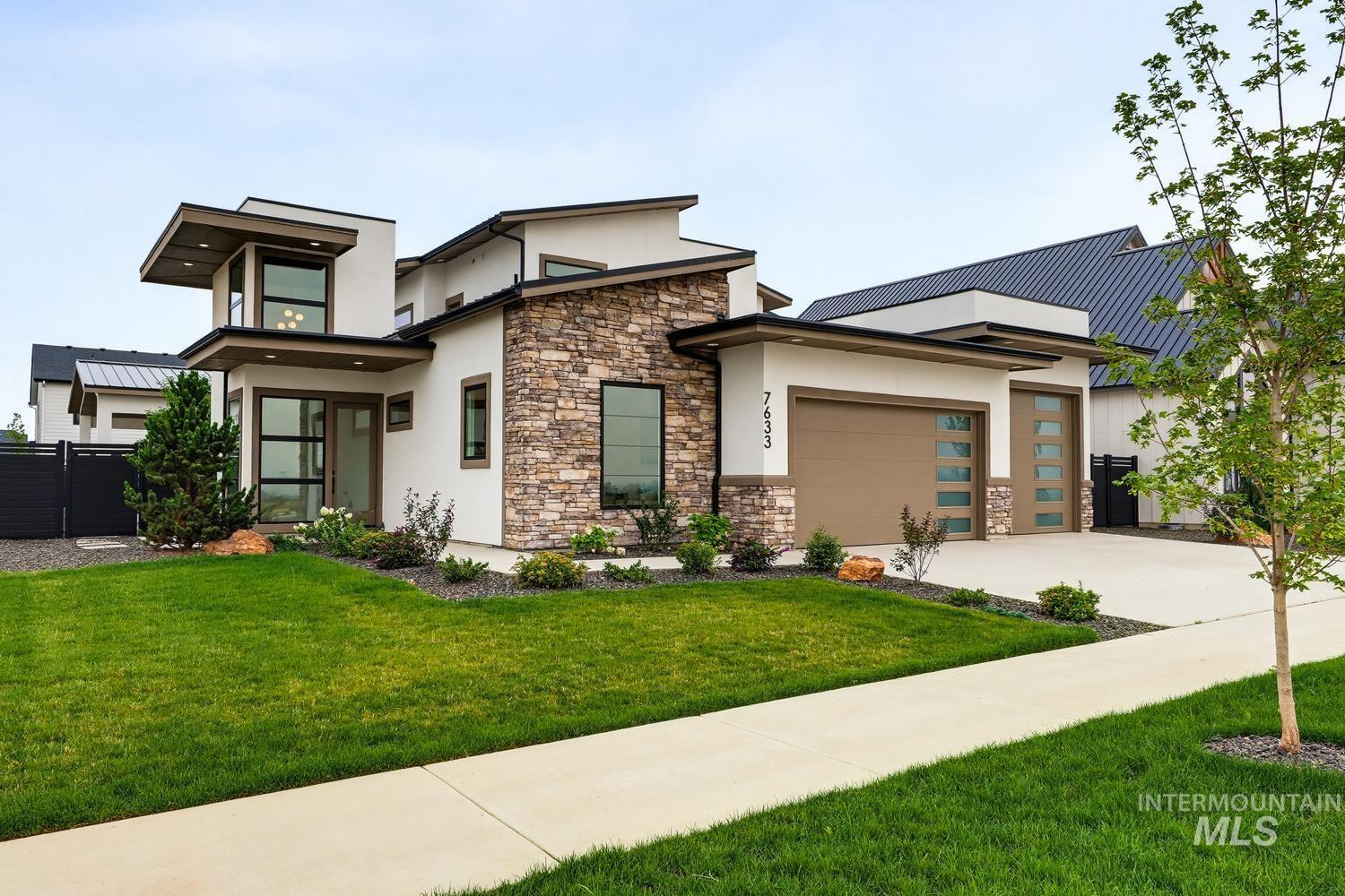 7633 W Lookout View Street