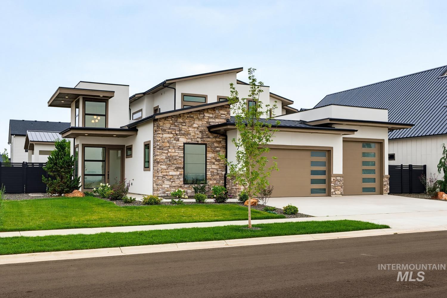 7633 W Lookout View Street