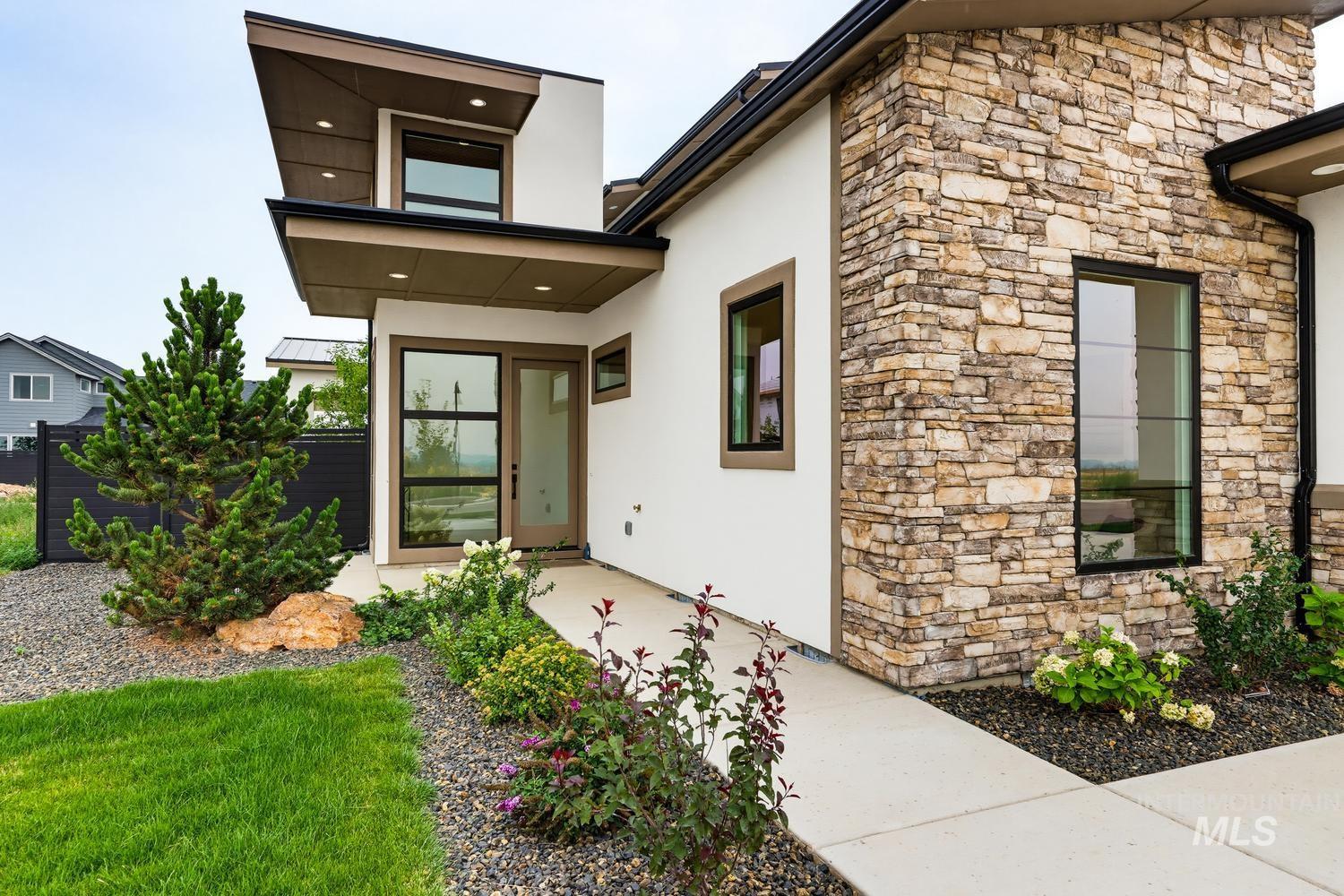 7633 W Lookout View Street