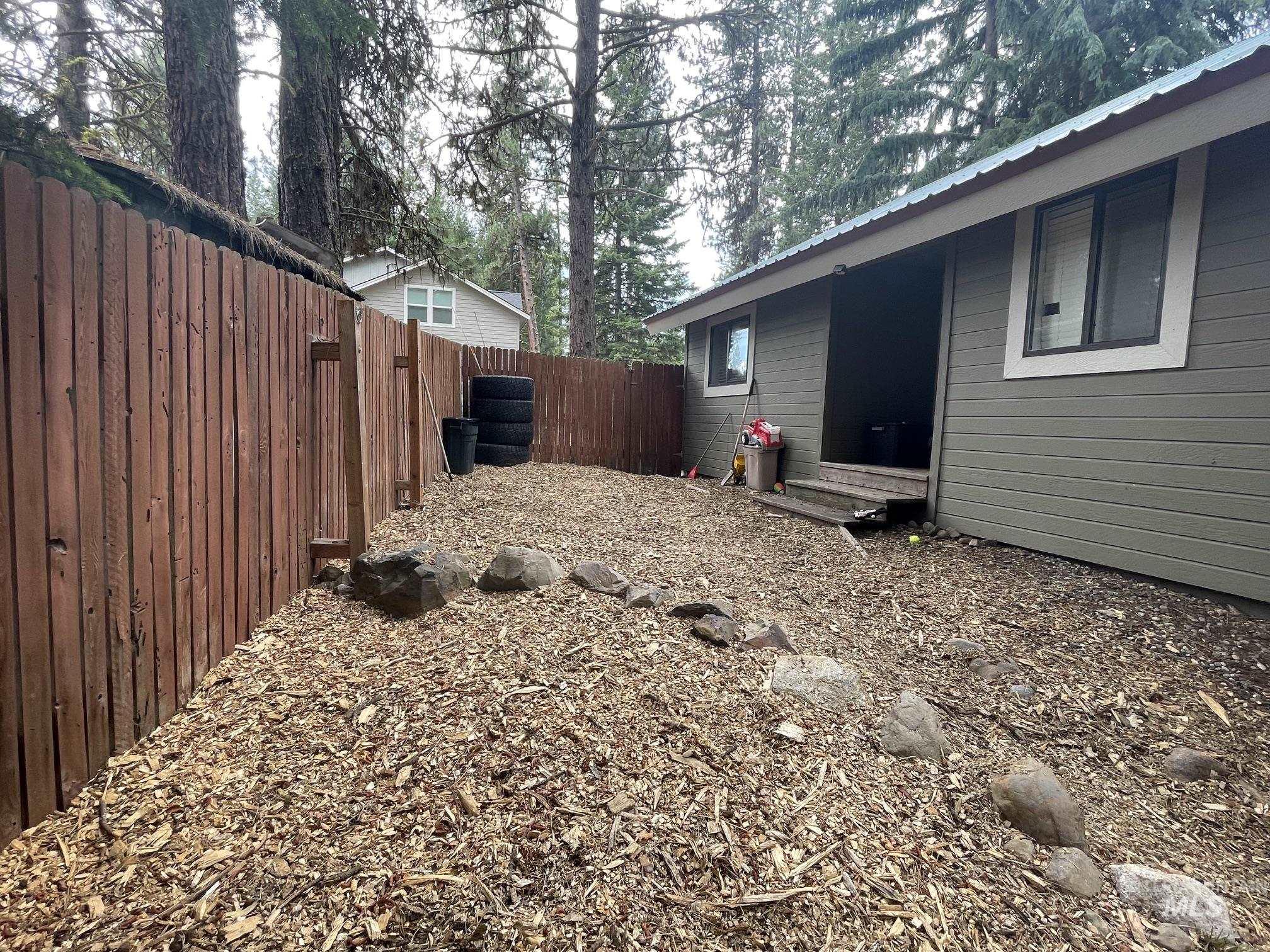 1025 Meadows Rd