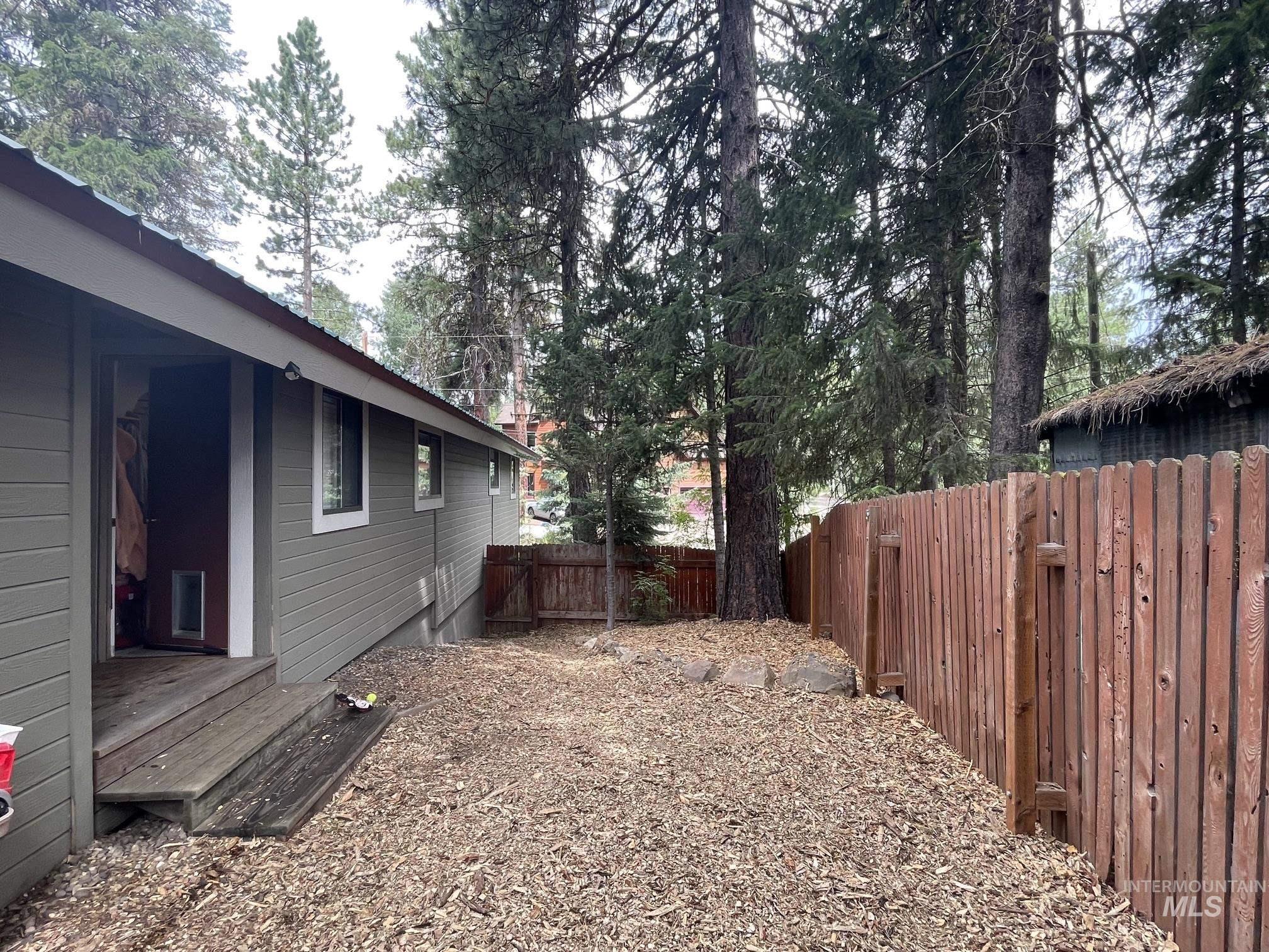 1025 Meadows Rd