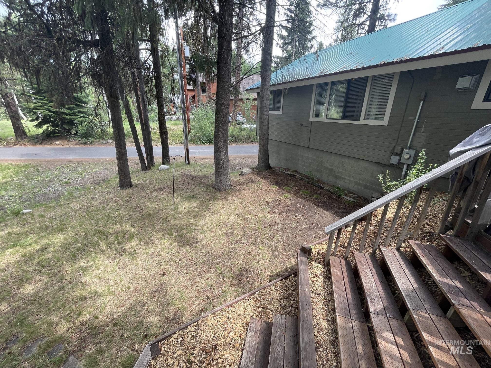 1025 Meadows Rd