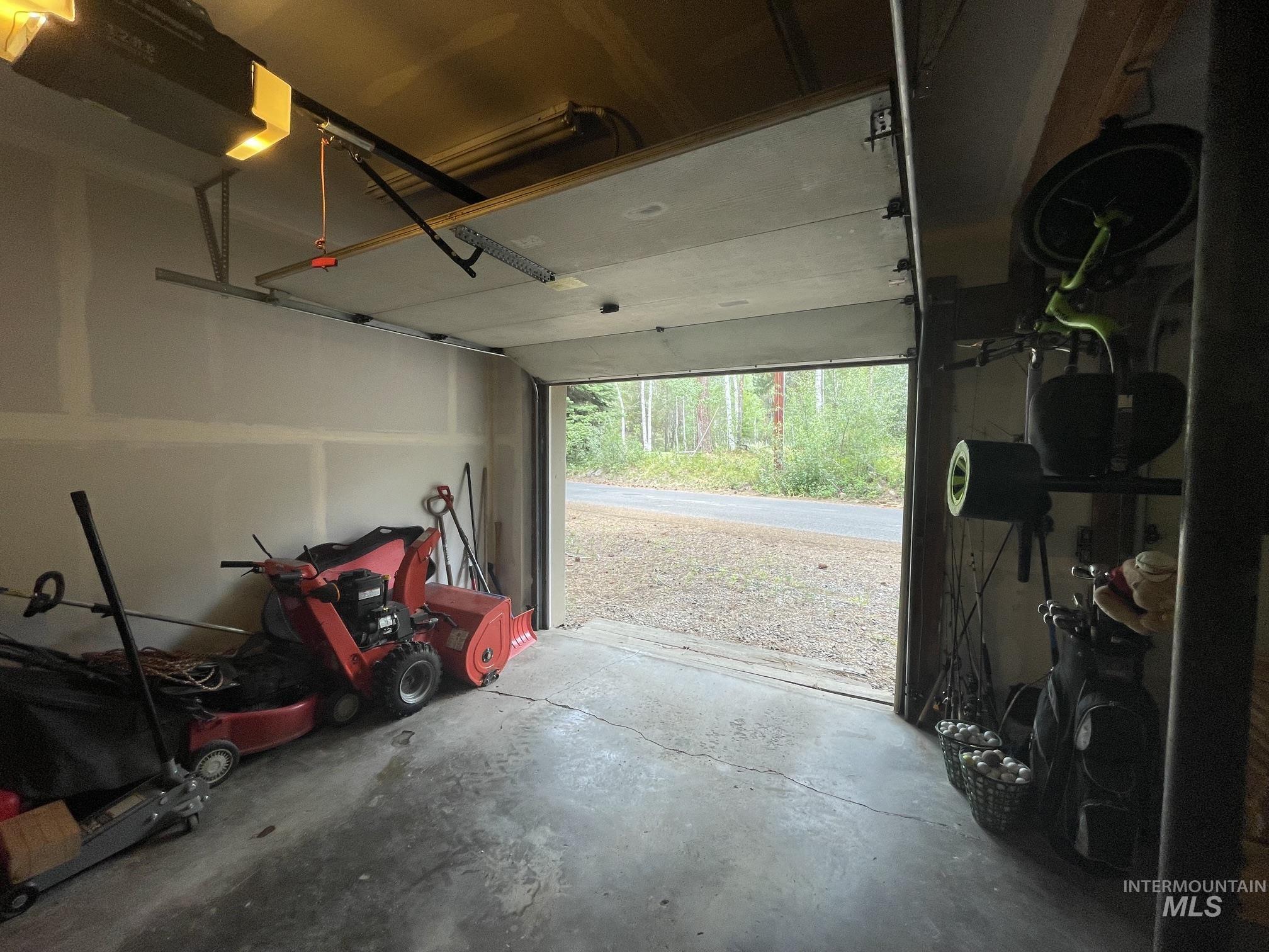 1025 Meadows Rd