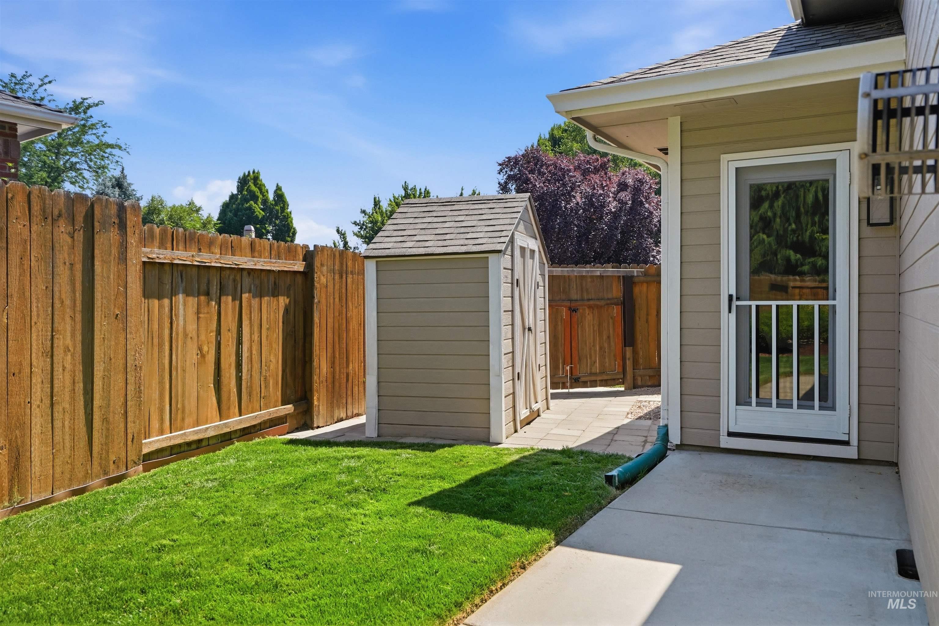 2464 E Lenox Ct