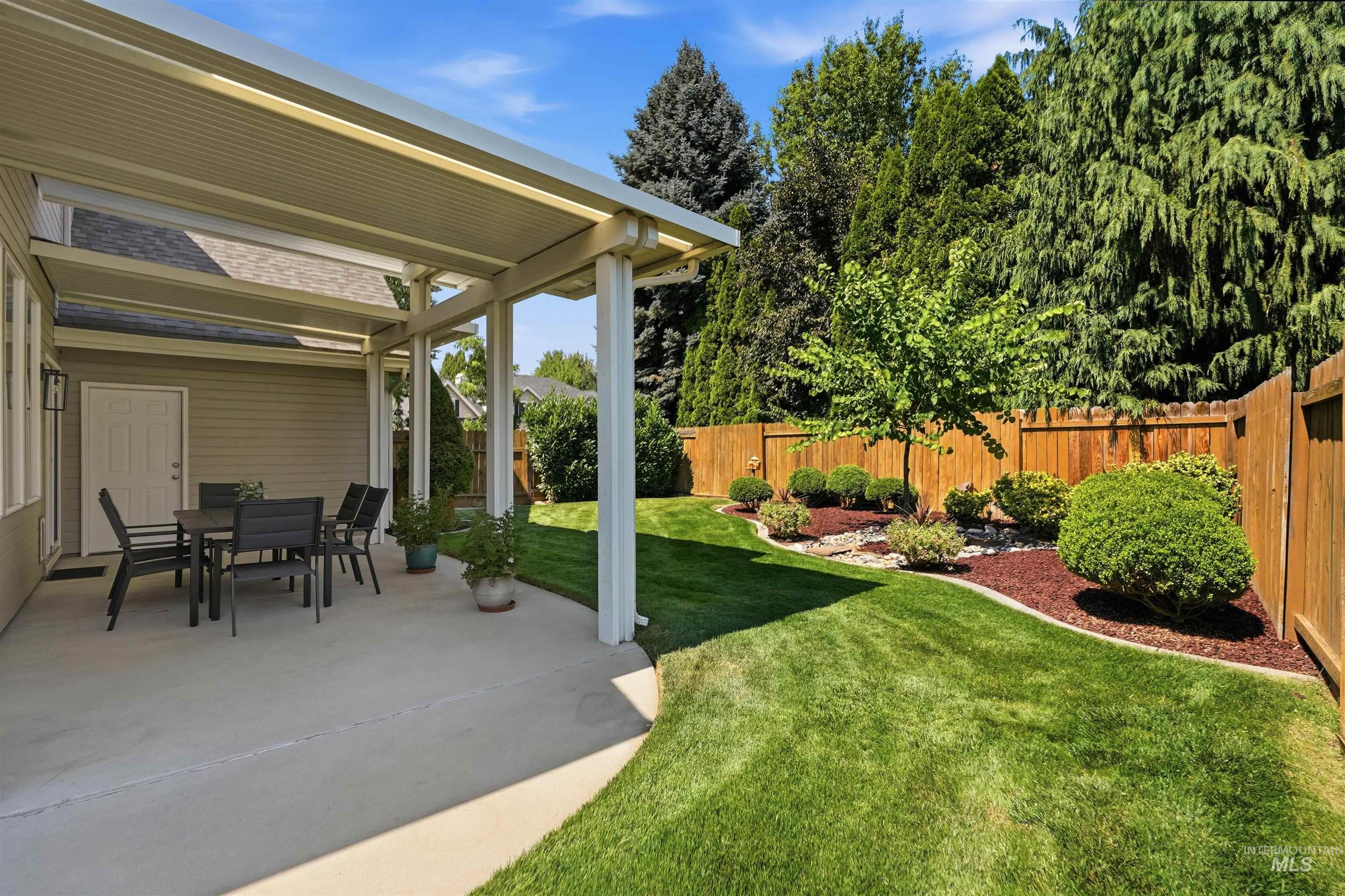 2464 E Lenox Ct