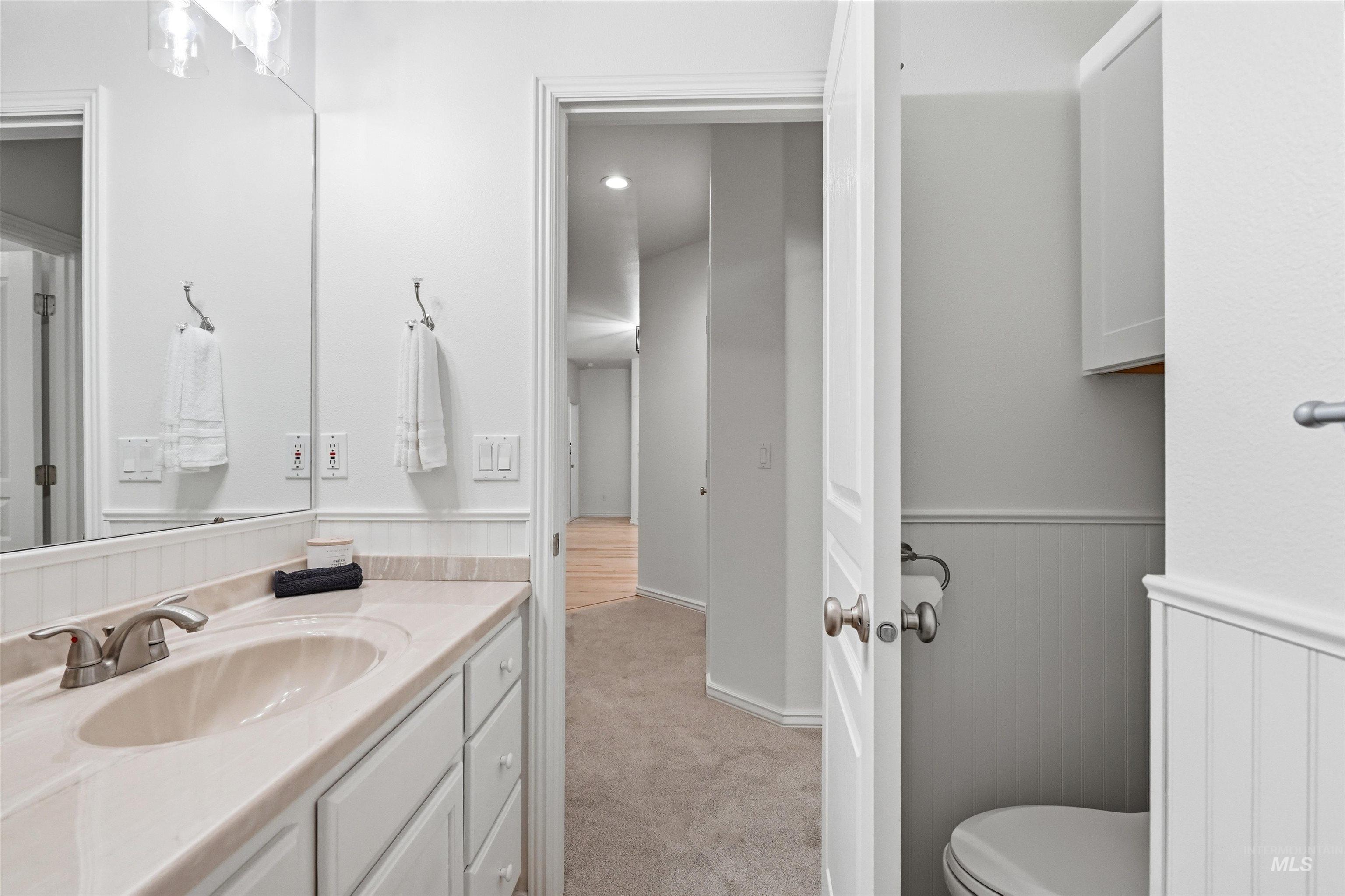2464 E Lenox Ct