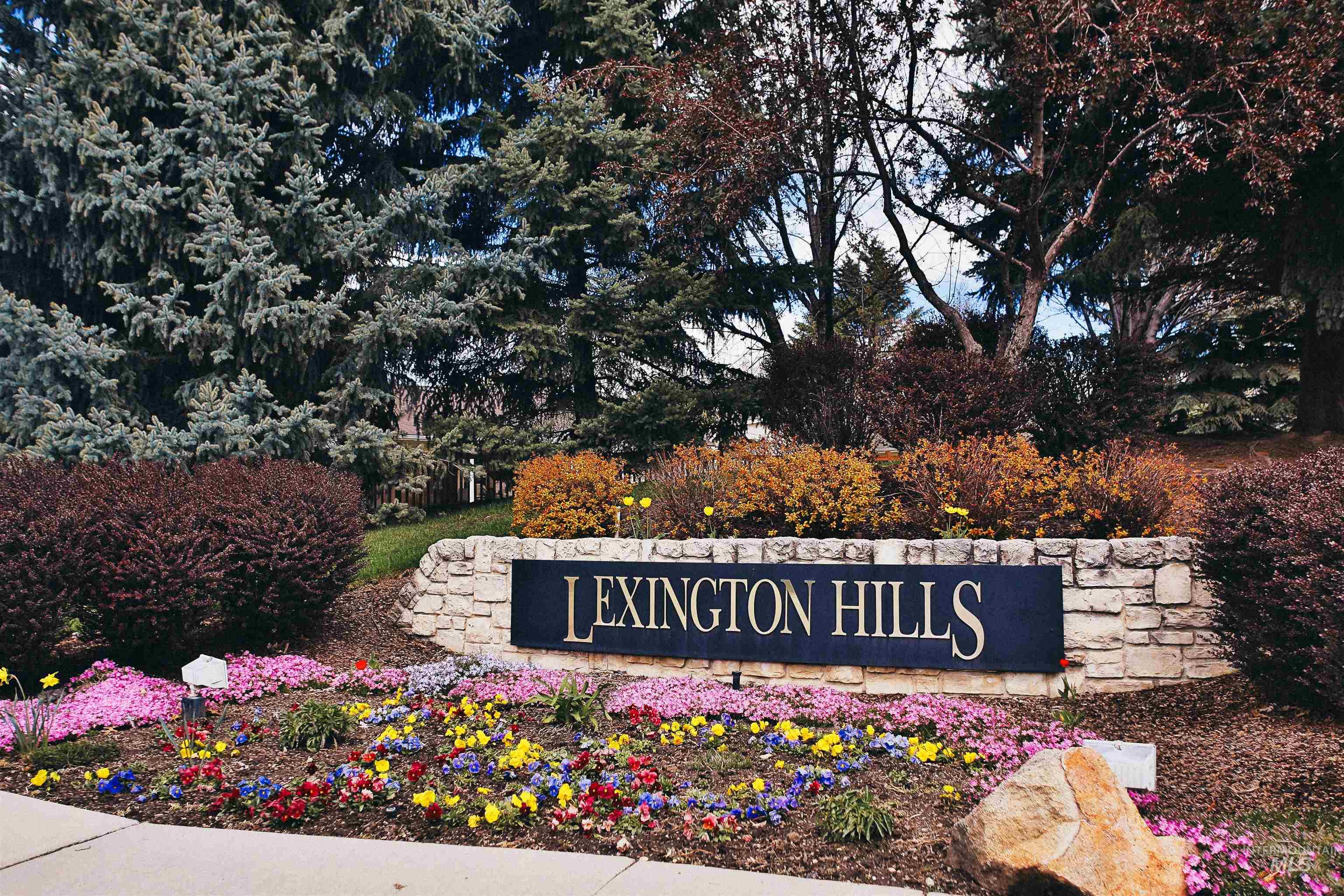 2464 E Lenox Ct
