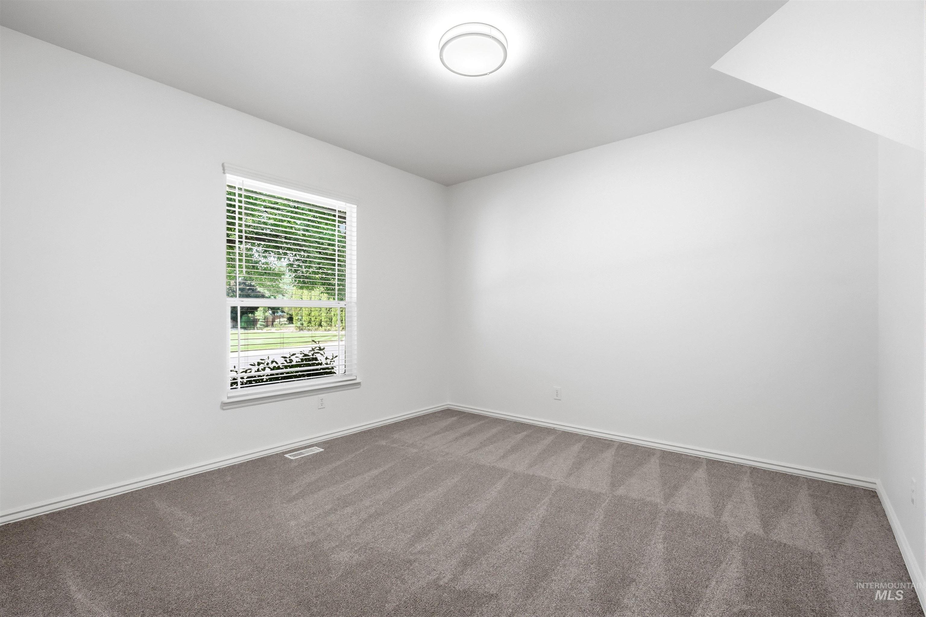 2464 E Lenox Ct