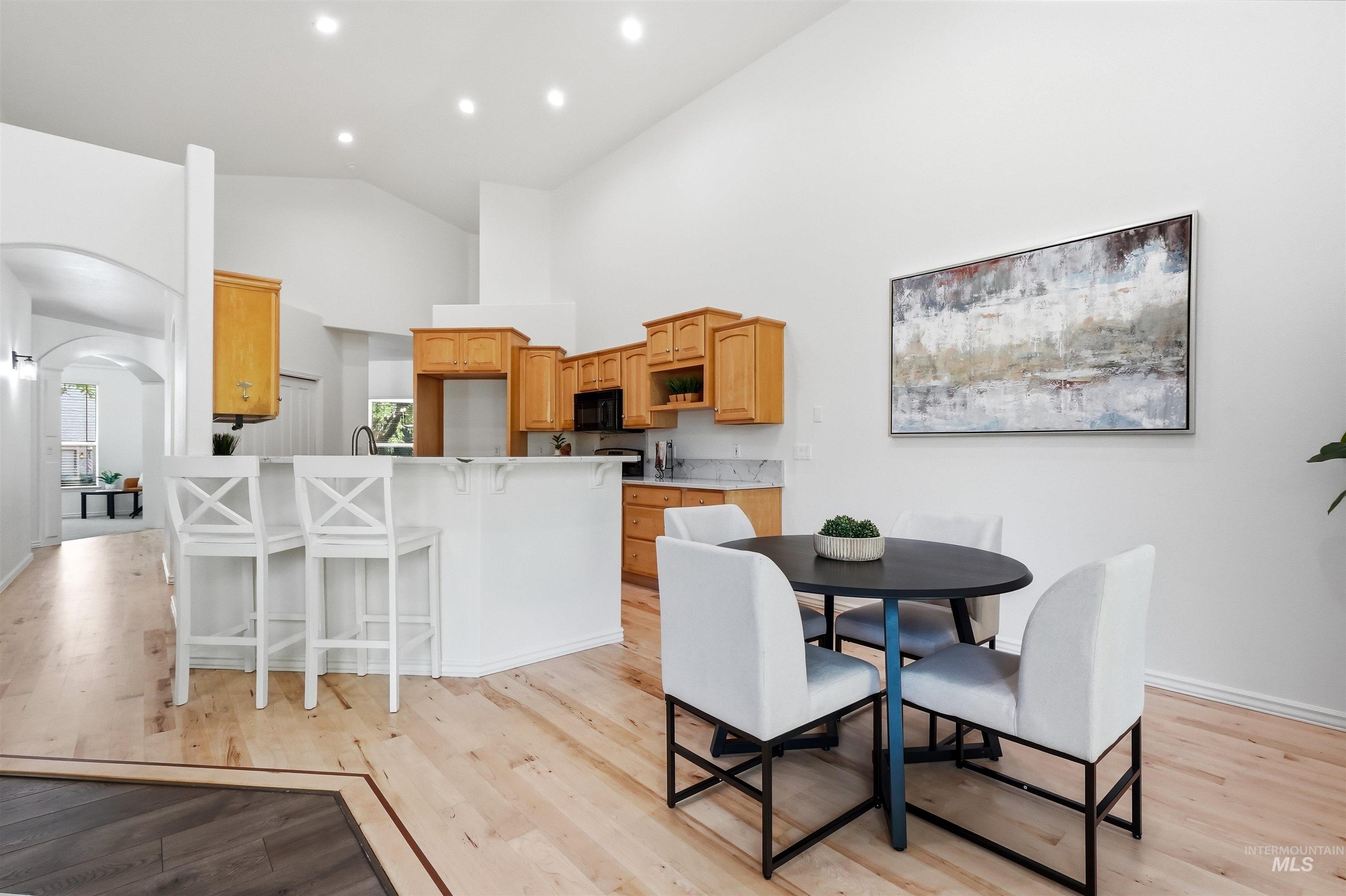 2464 E Lenox Ct