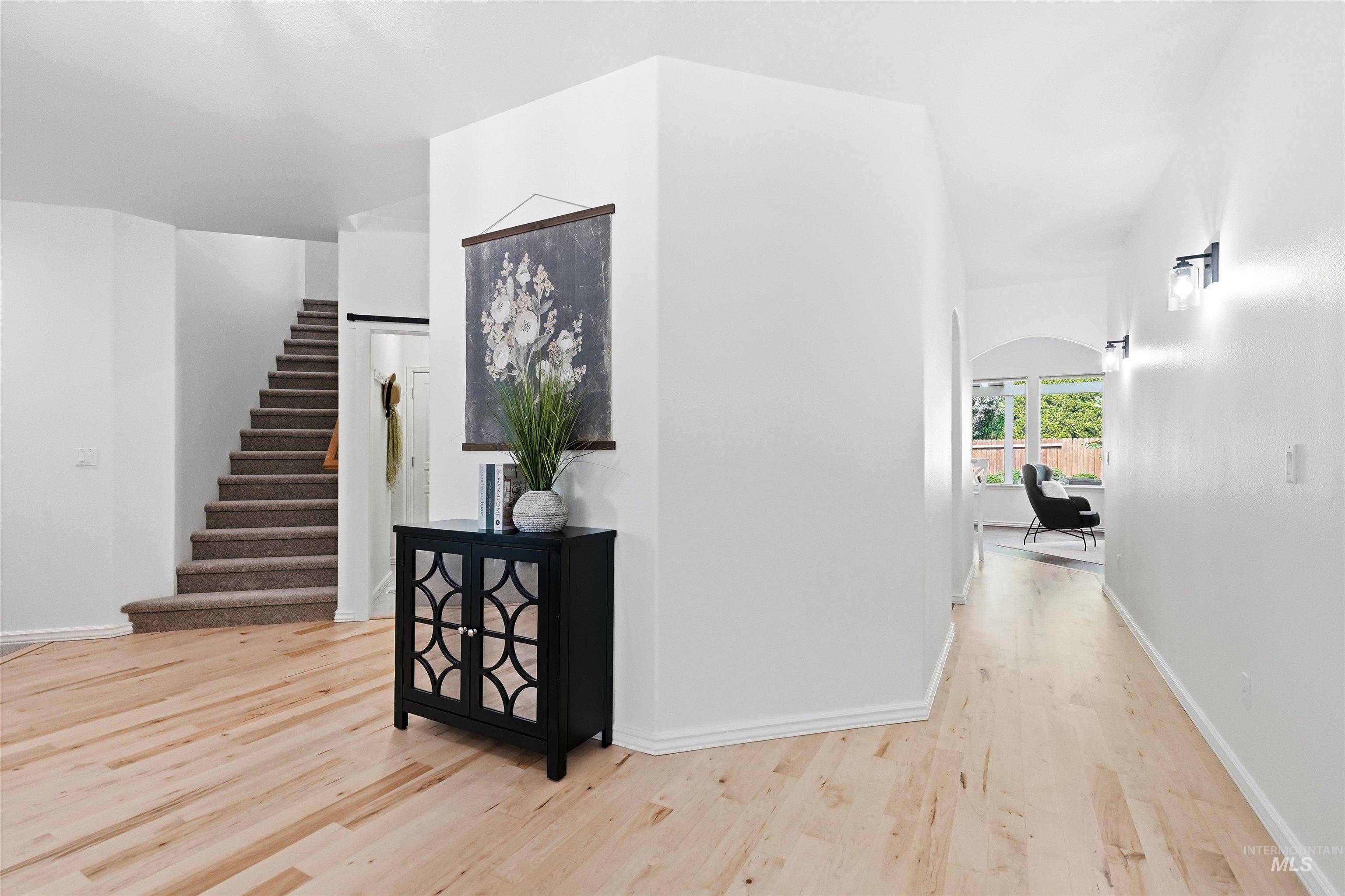 2464 E Lenox Ct