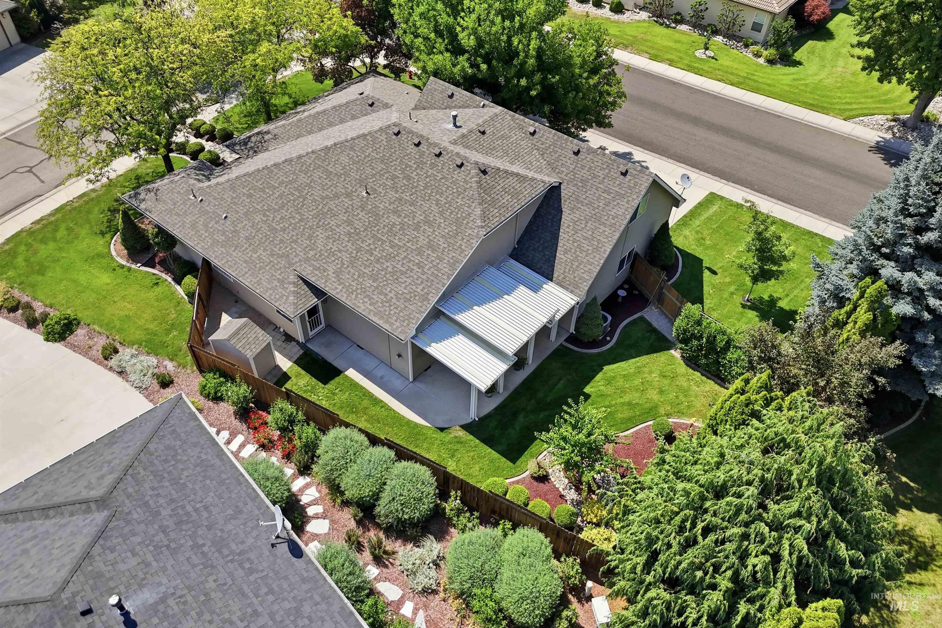 2464 E Lenox Ct