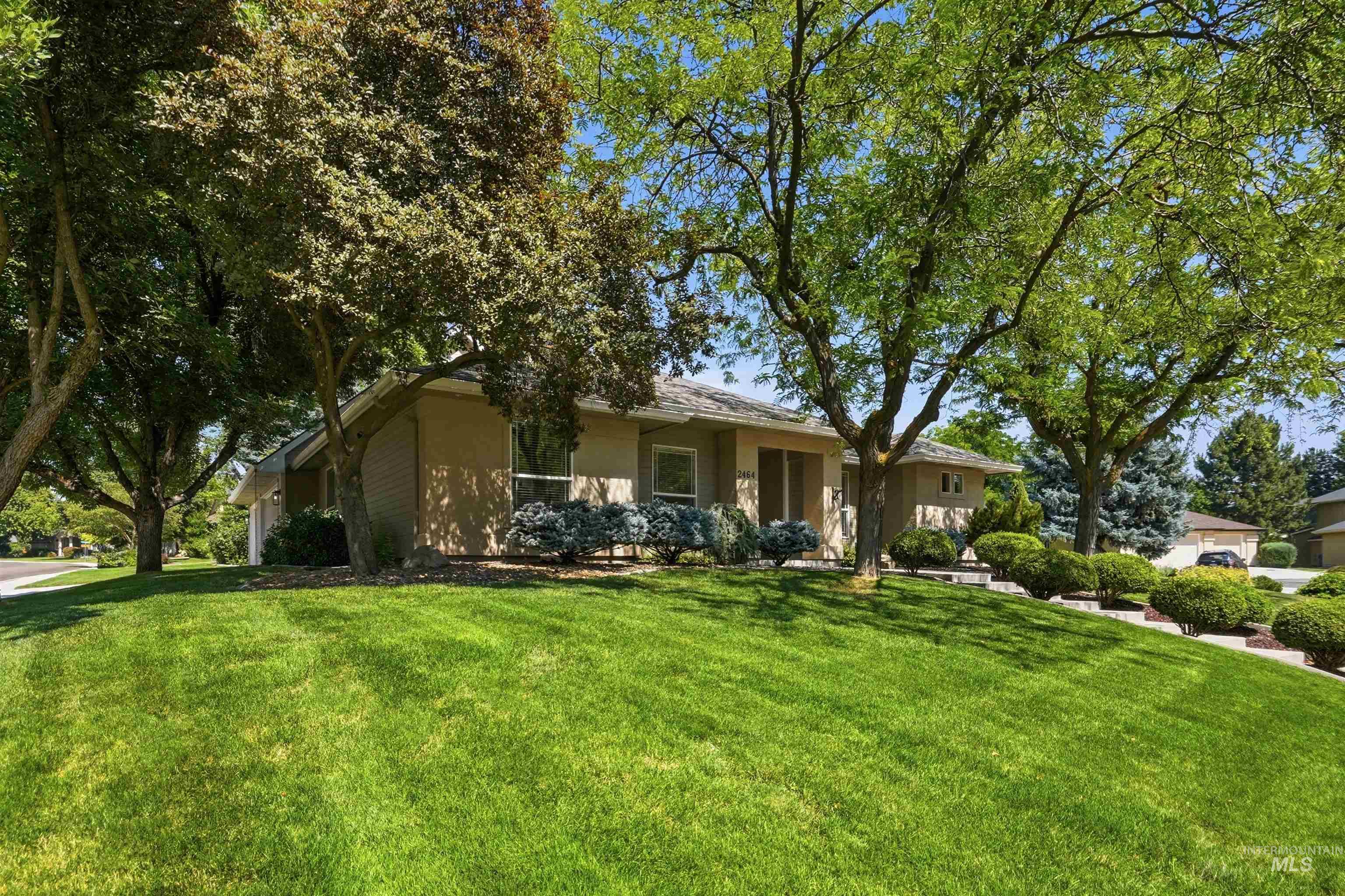 2464 E Lenox Ct